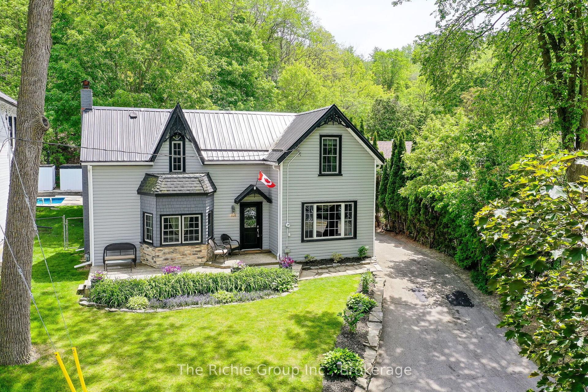 108 Hemlock Street — photo 1