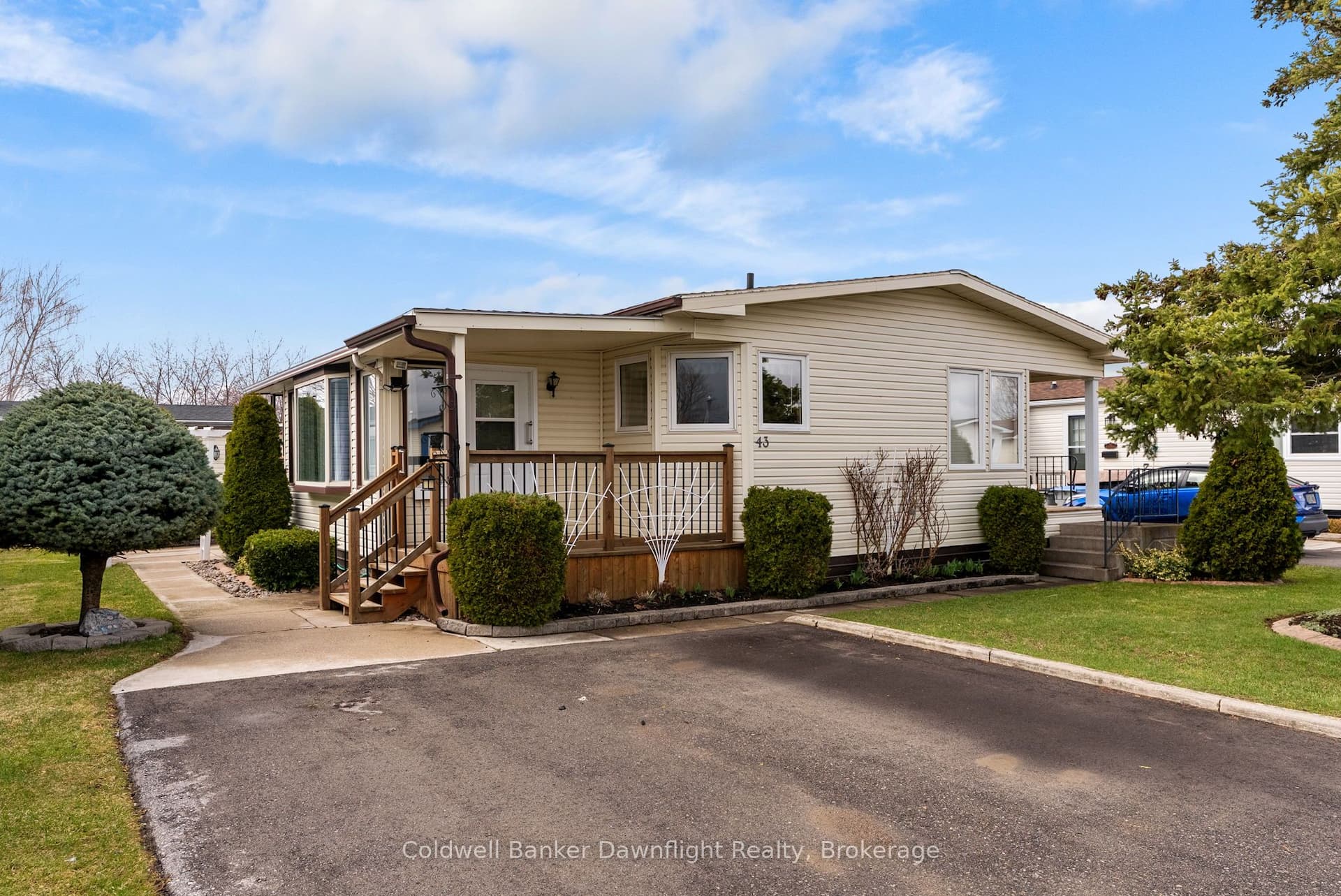 43 Redford Drive — photo 1