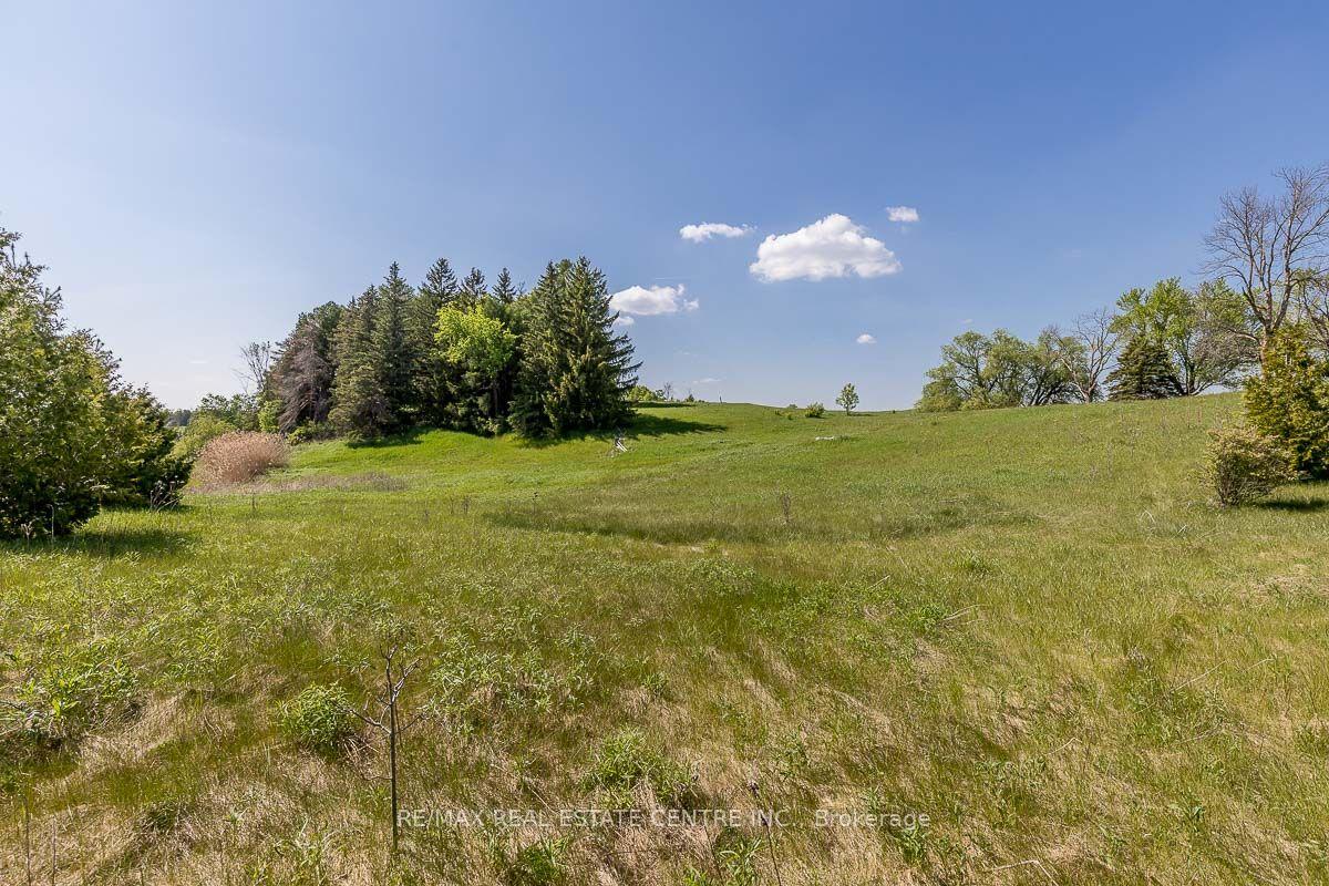 2140 Charleston Side Road — photo 1