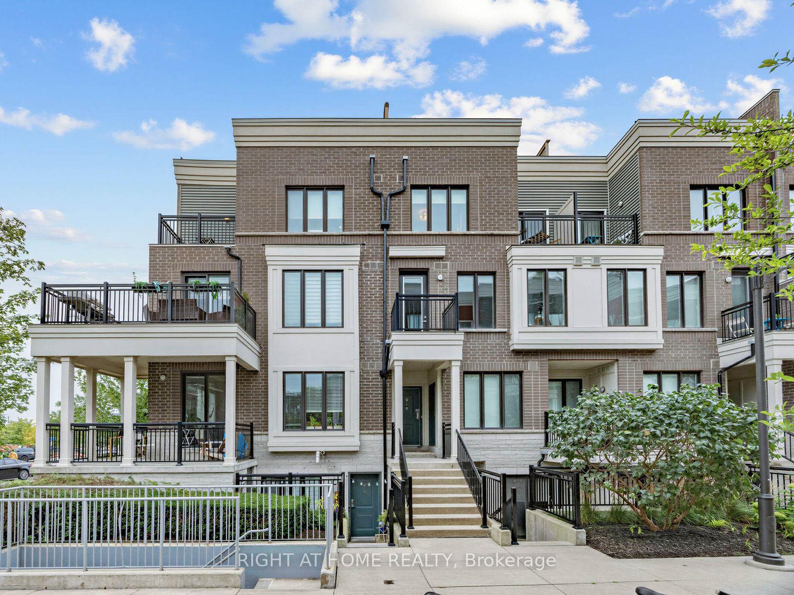 70 Eastwood Park Gardens 17 #17, Toronto — Condo Town for sale, photo 1