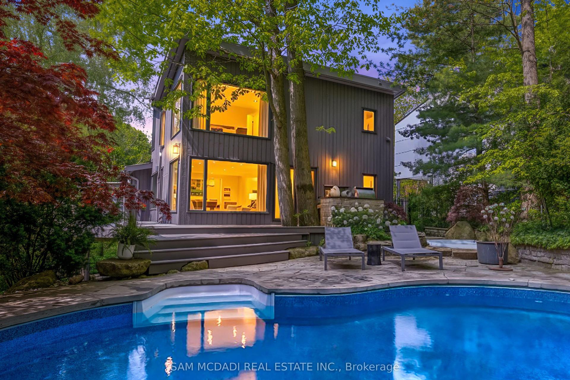 1273 Queen Victoria Avenue, Mississauga — Detached for sale, photo 1