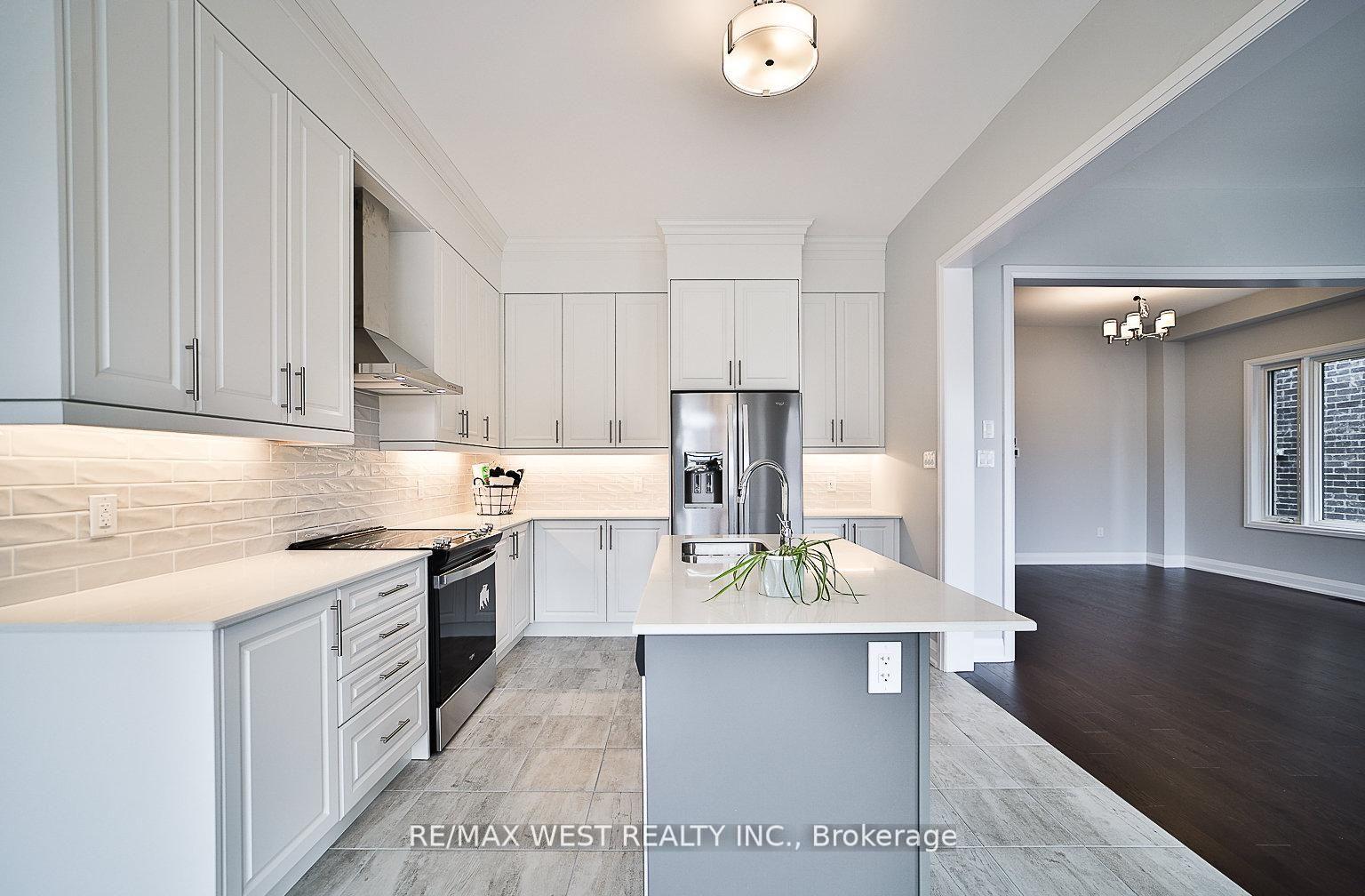 14 Periwinkle Road E, Springwater — Detached for lease, photo 1