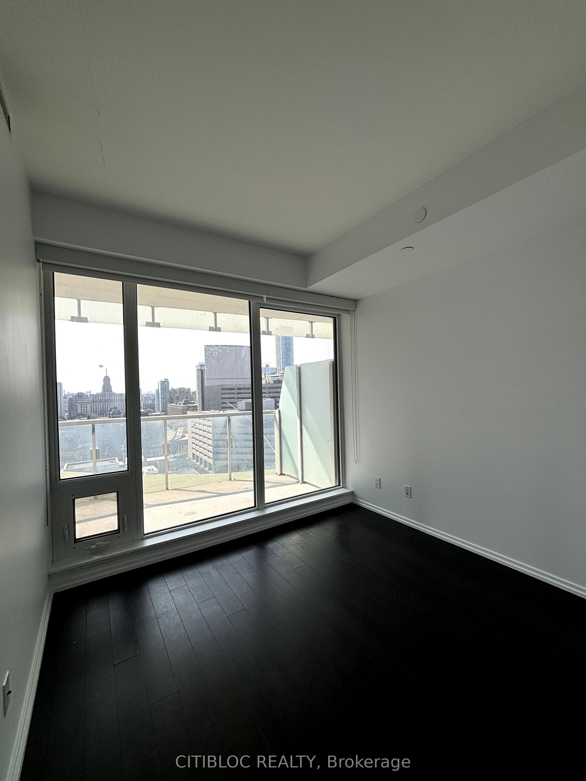 197 Yonge Street 1409 #1409 — photo 1