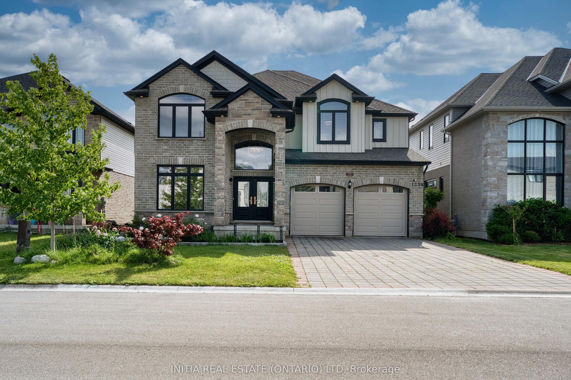 1258 Silverfox Drive, London North — Detached for lease, photo 1
