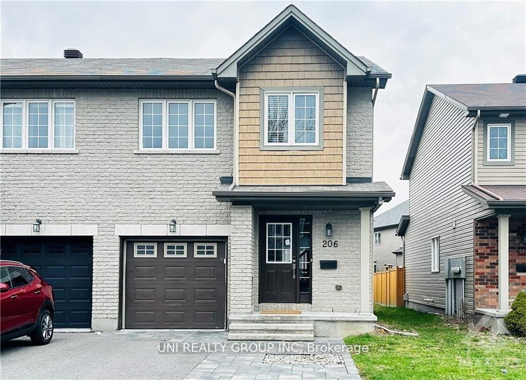 206 Vision Street, Blossom Park - Airport and Area — Townhouse for lease, photo 1