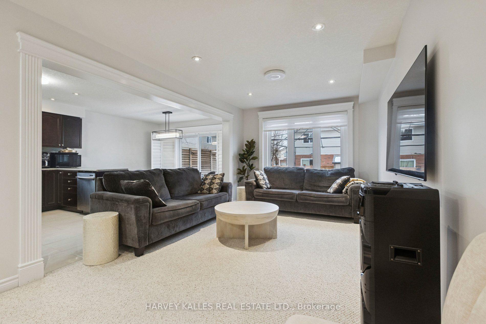 409 Tealby Crescent — photo 1