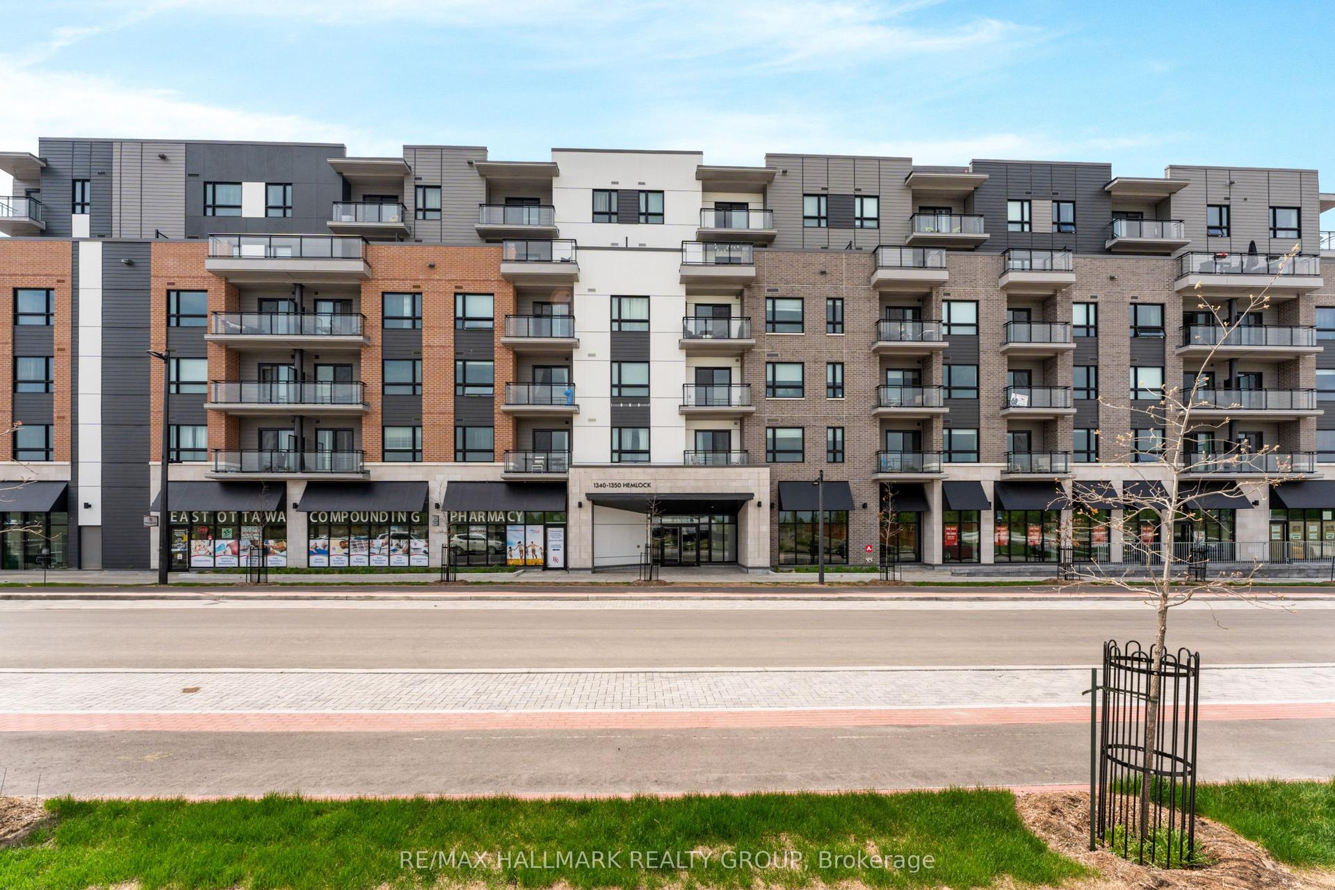 1350 Hemlock Road 411 #411, Manor Park - Cardinal Glen and Area — Condo for sale, photo 1