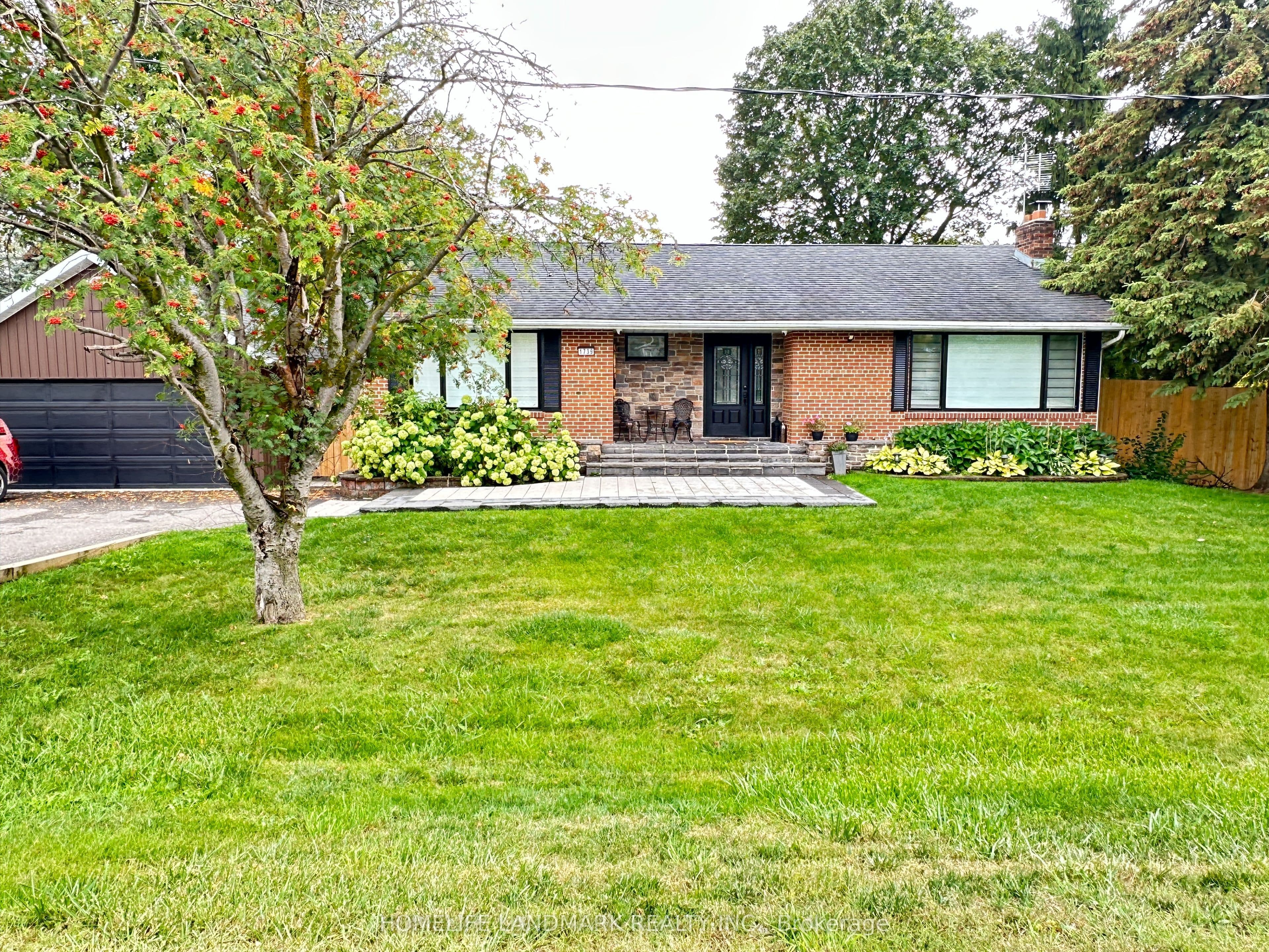 1739 Mount Albert Road — photo 1