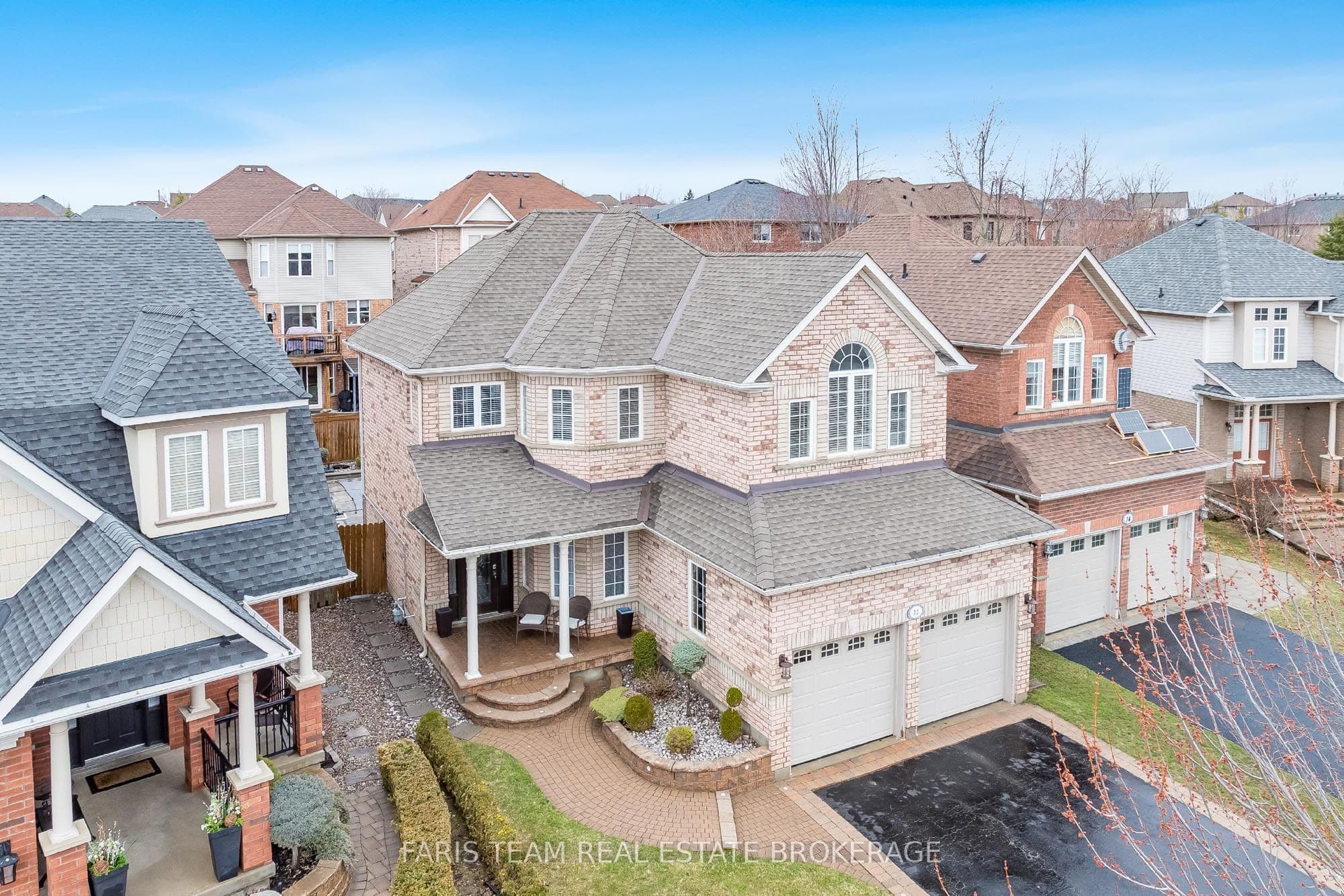 12 Kensington Trail — photo 1