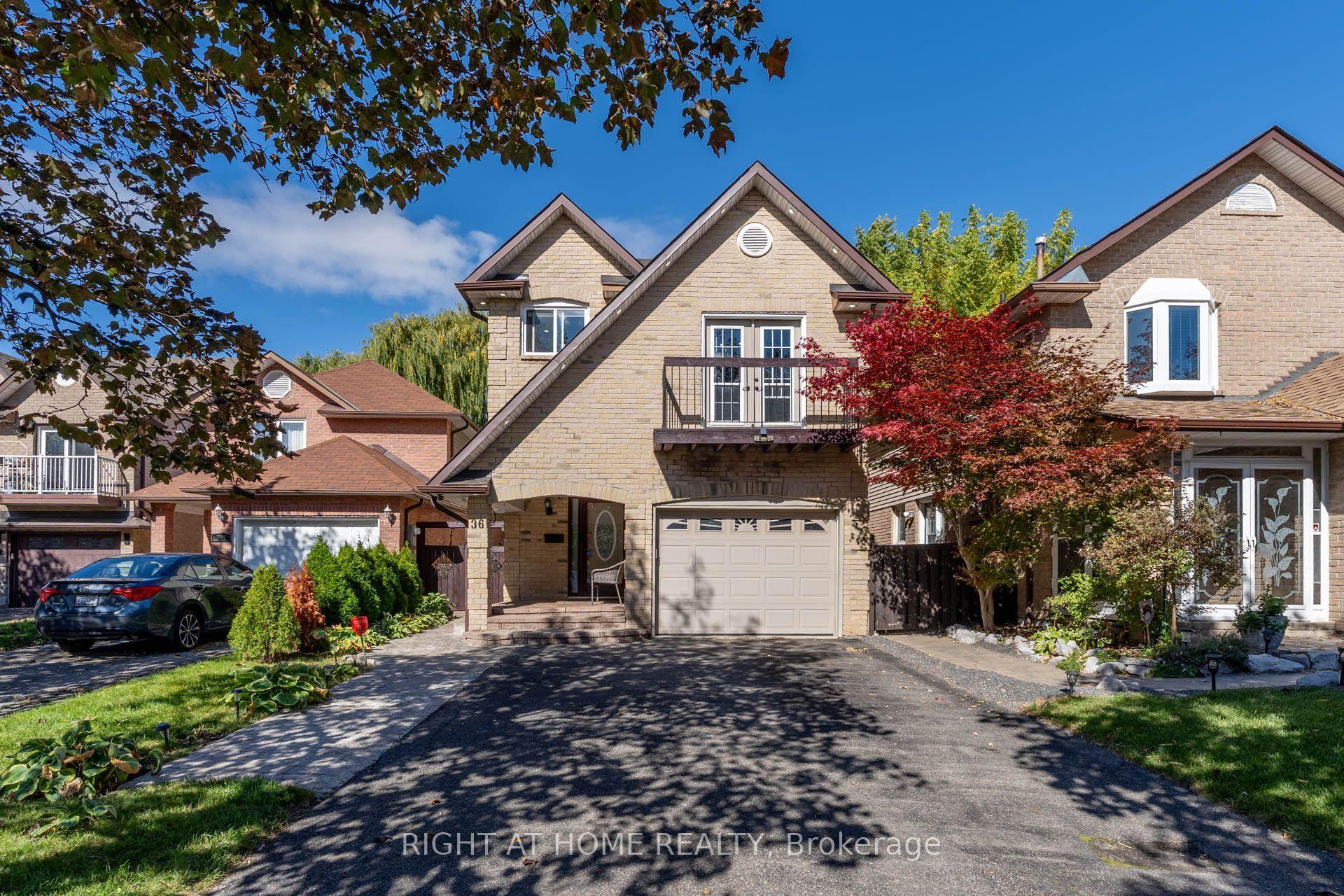 36 SW Burton Road W, Brampton — Detached for sale, photo 1
