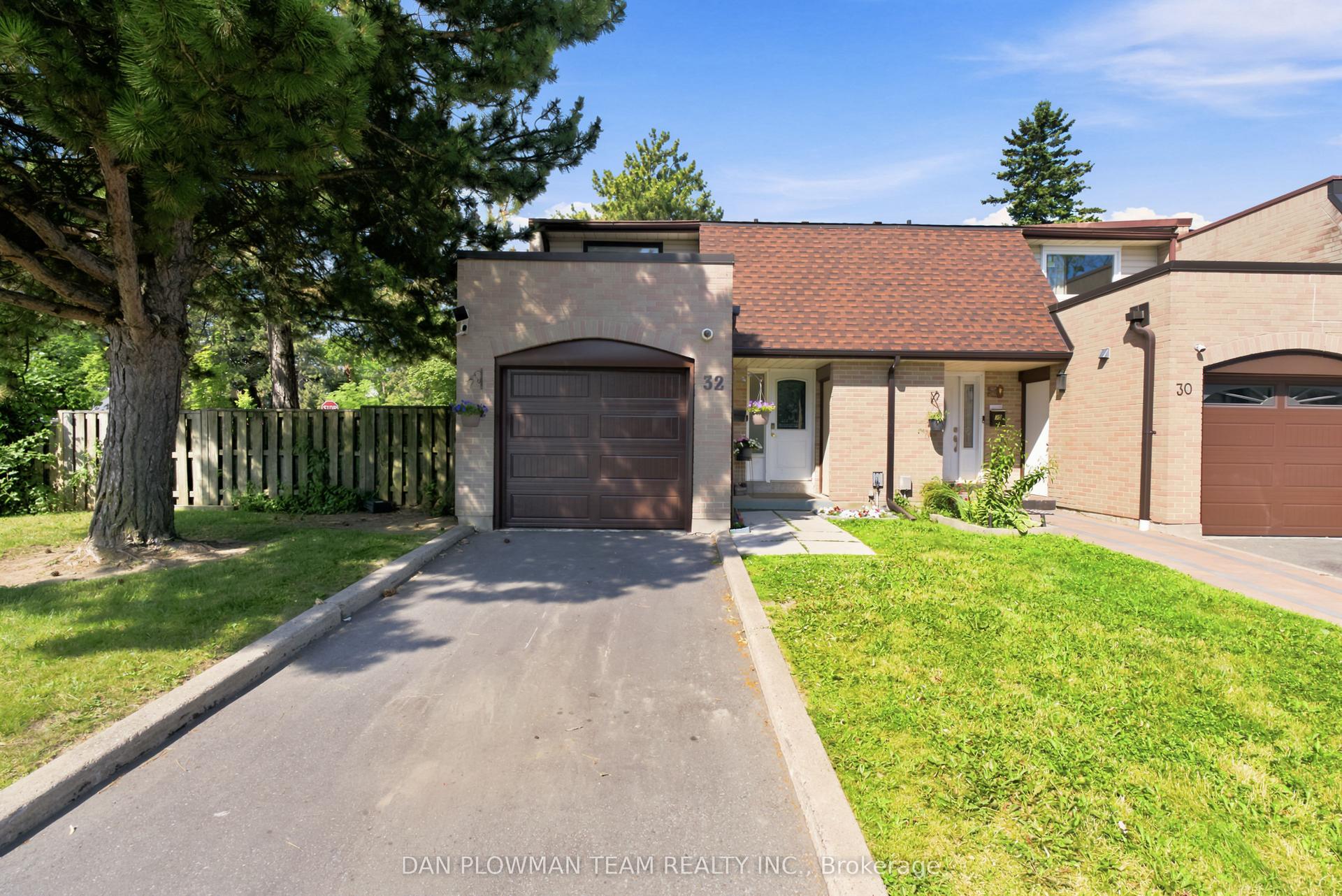 11 Livonia Place 32 #32, Toronto — Condo Town for sale, photo 1