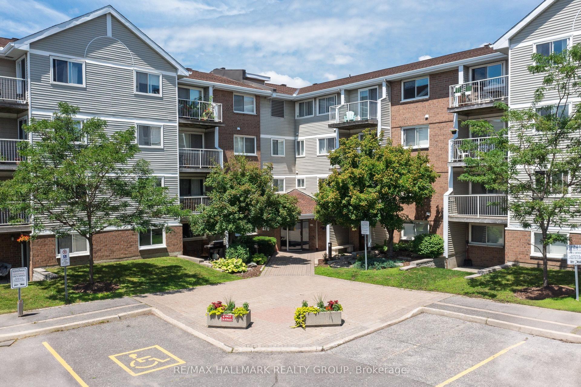 270 Brittany Drive 412 #412, Manor Park - Cardinal Glen and Area — Condo for sale, photo 1