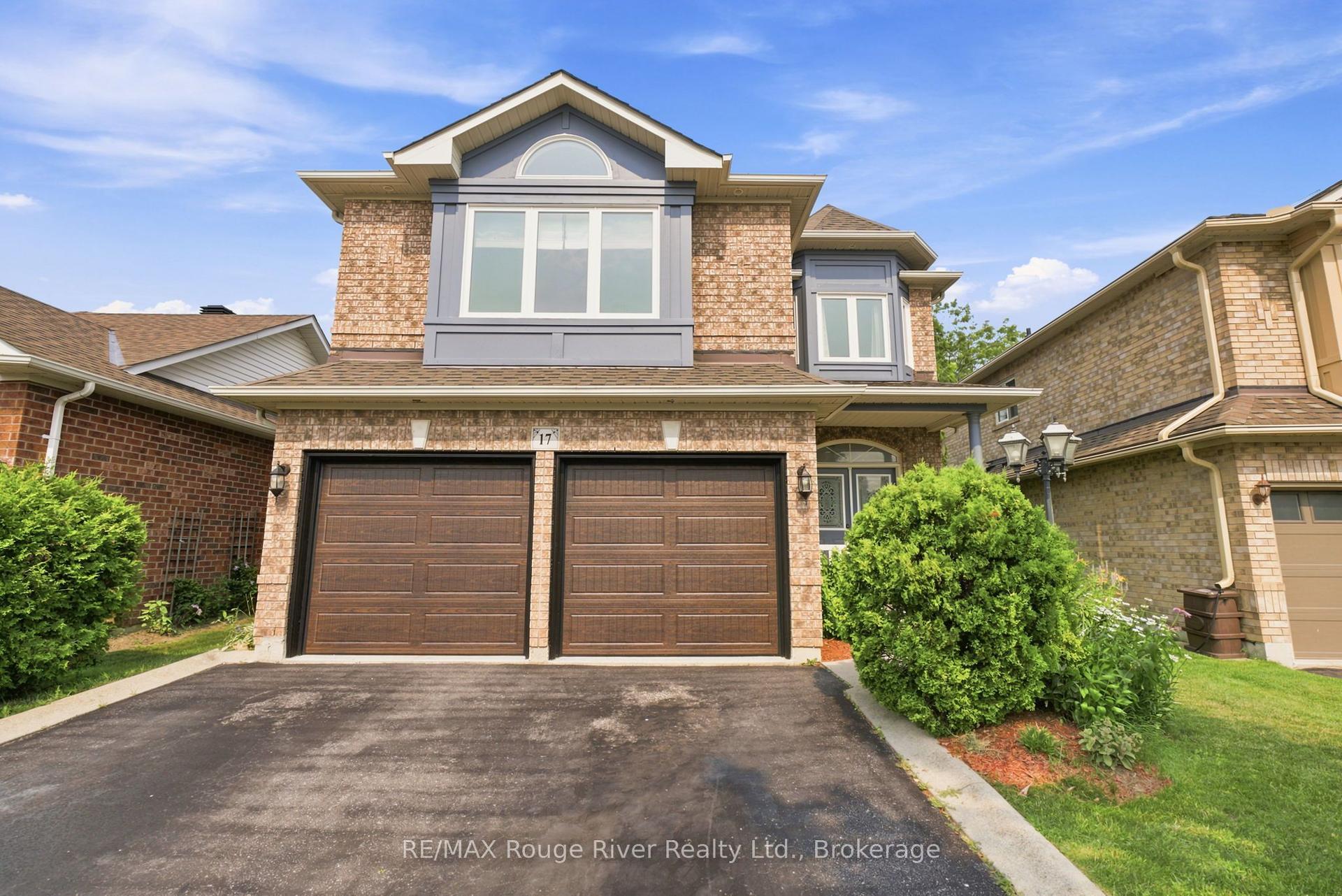 17 Floree Street, Whitby — Detached for sale, photo 1
