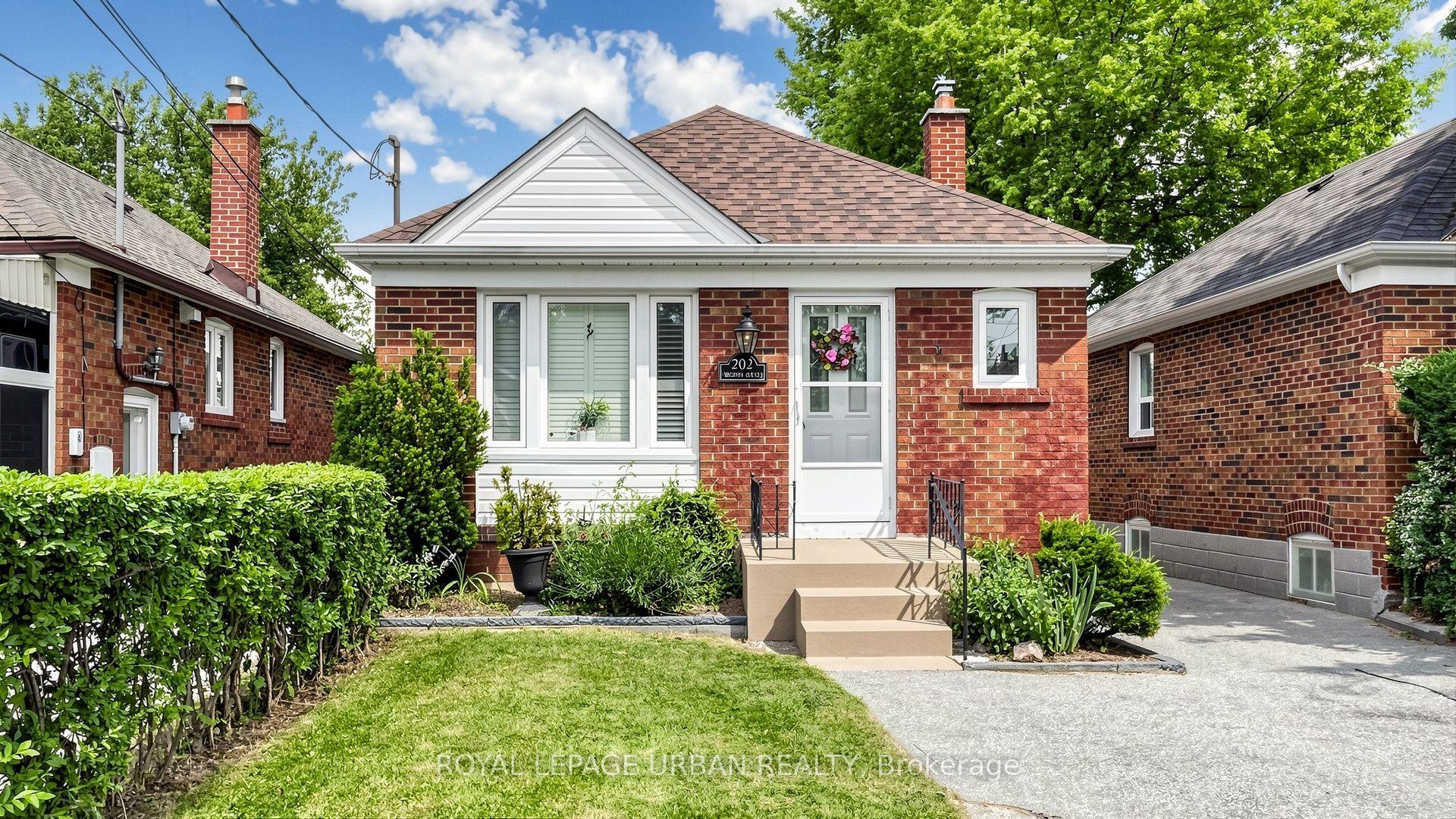 202 Virginia Avenue, Toronto — Detached for sale, photo 1