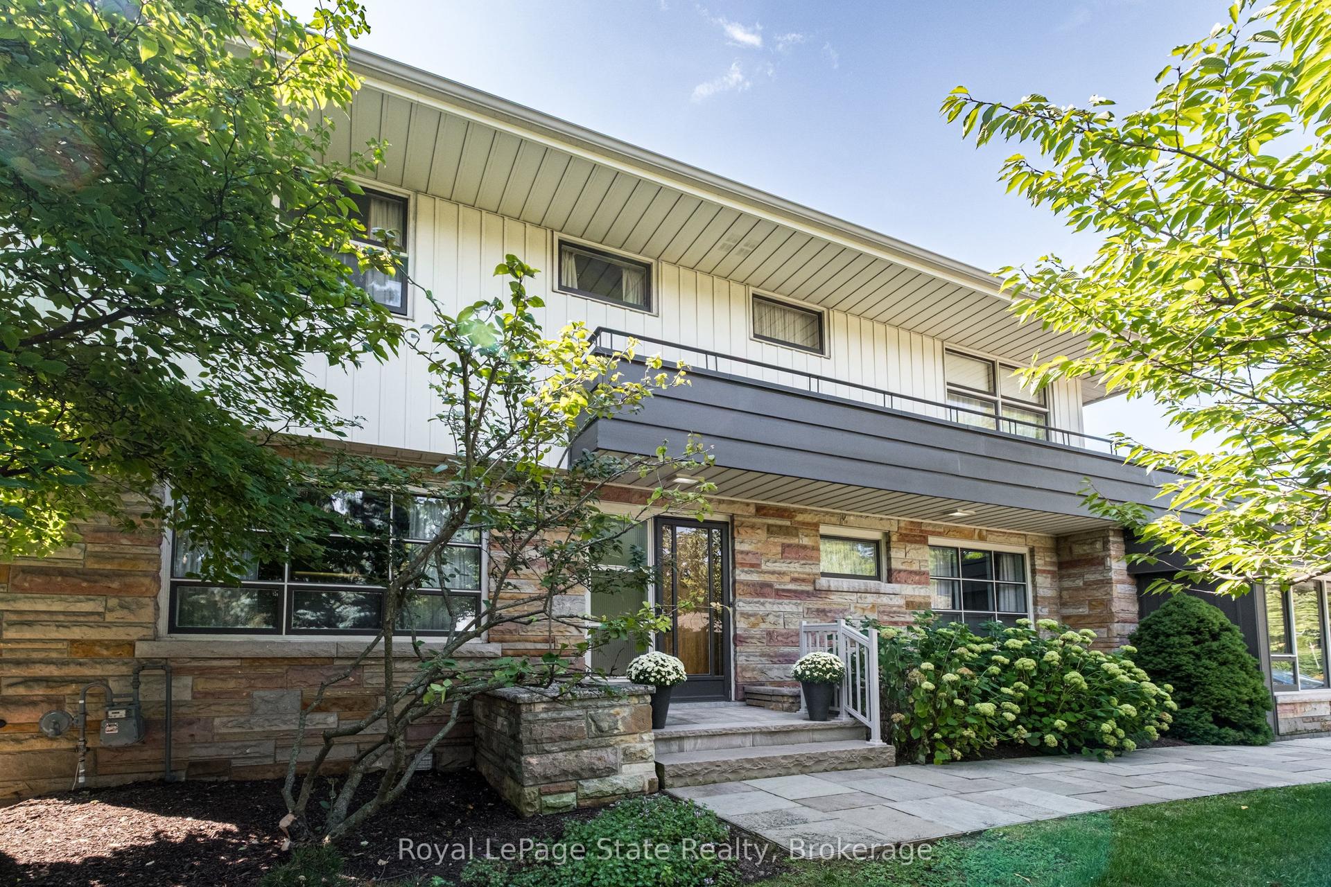 6 Freeland Court — photo 1