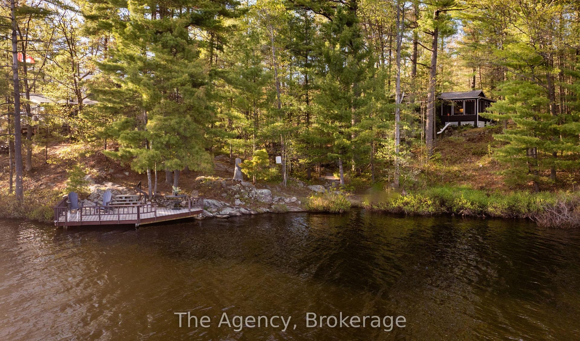 21 Redwing Drive S — photo 1