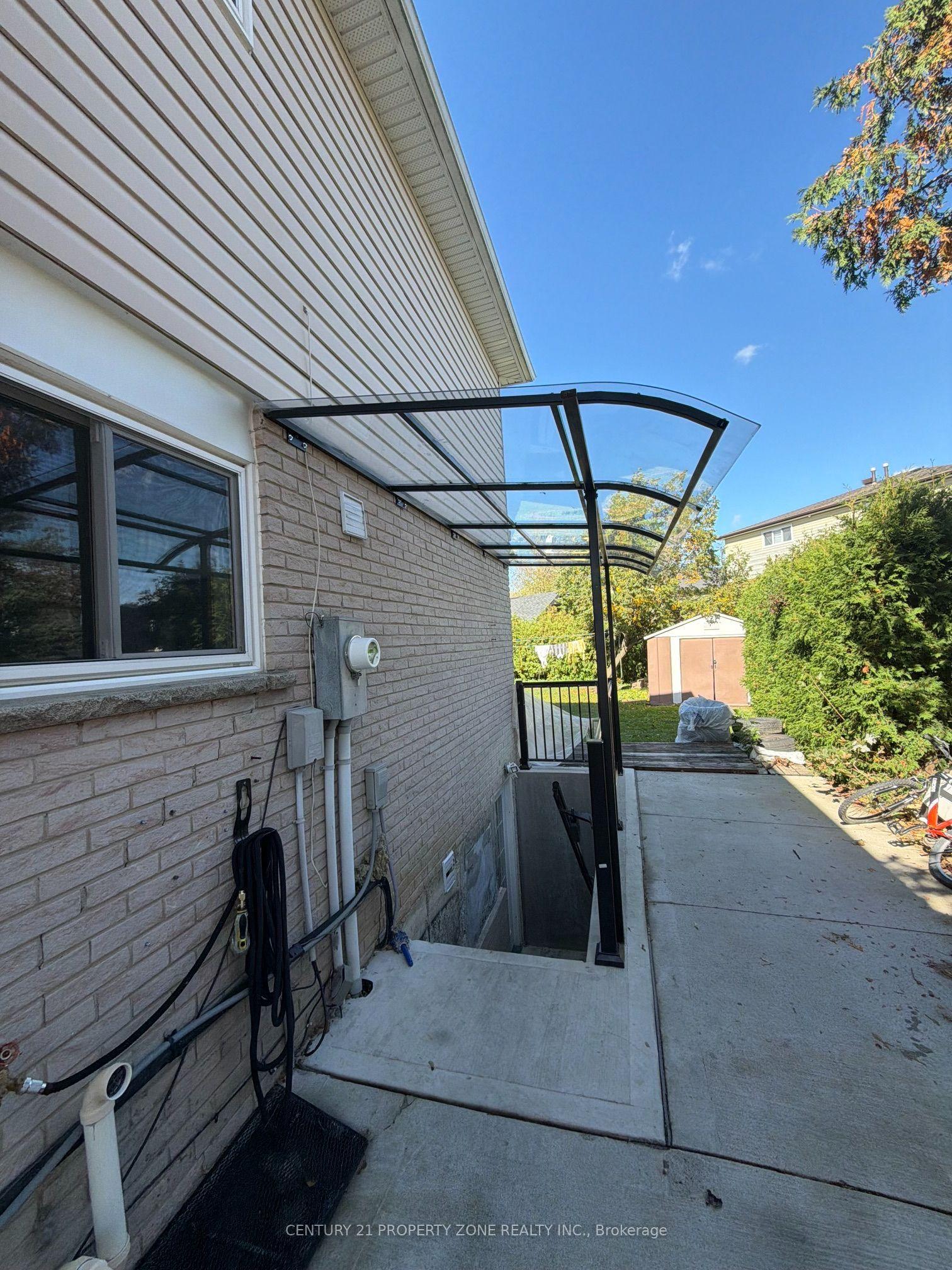 68 Merton Road, Brampton — Semi-Detached for lease, photo 1