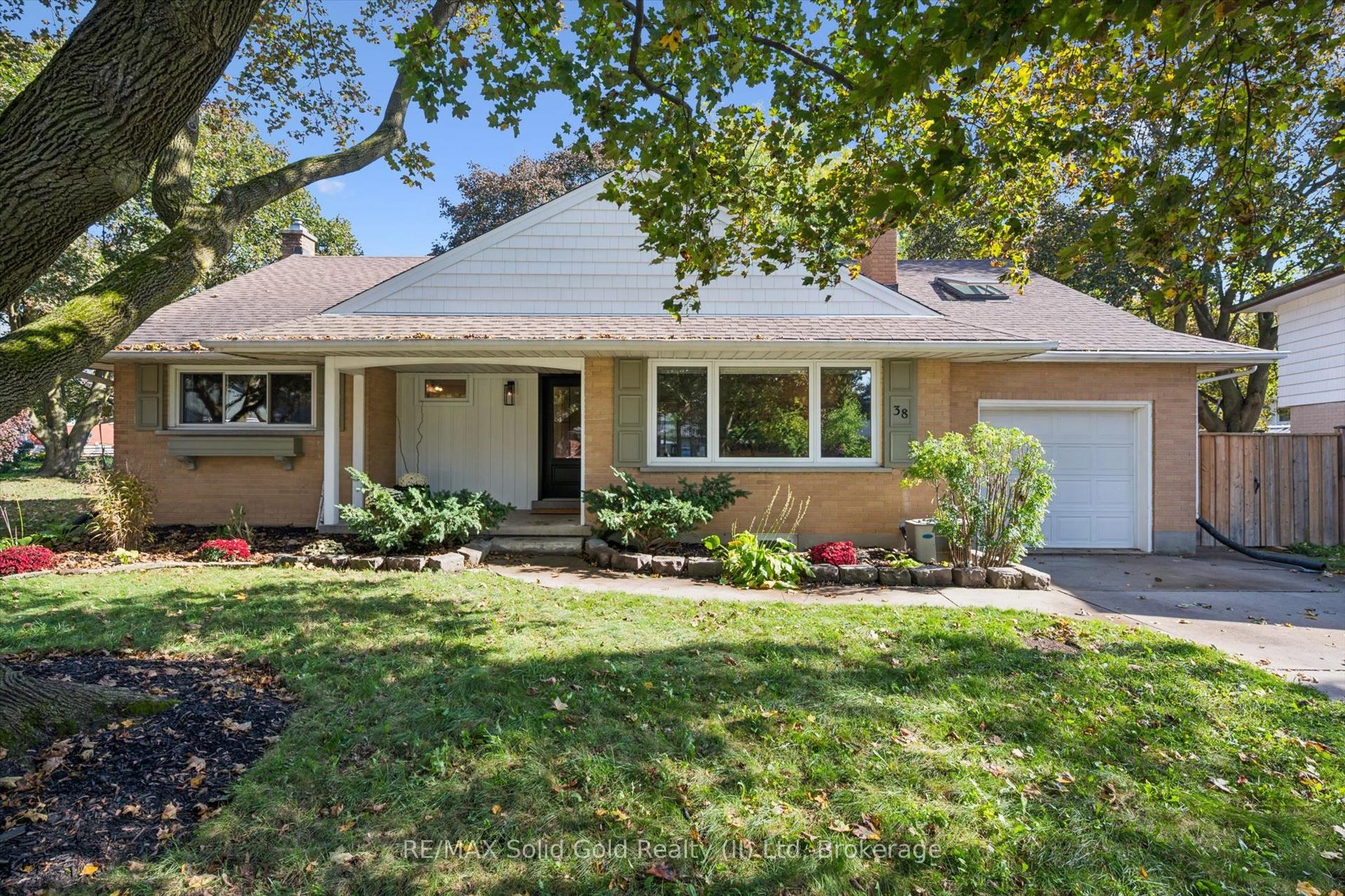 38 Yule Place, Kitchener — Detached for sale, photo 1