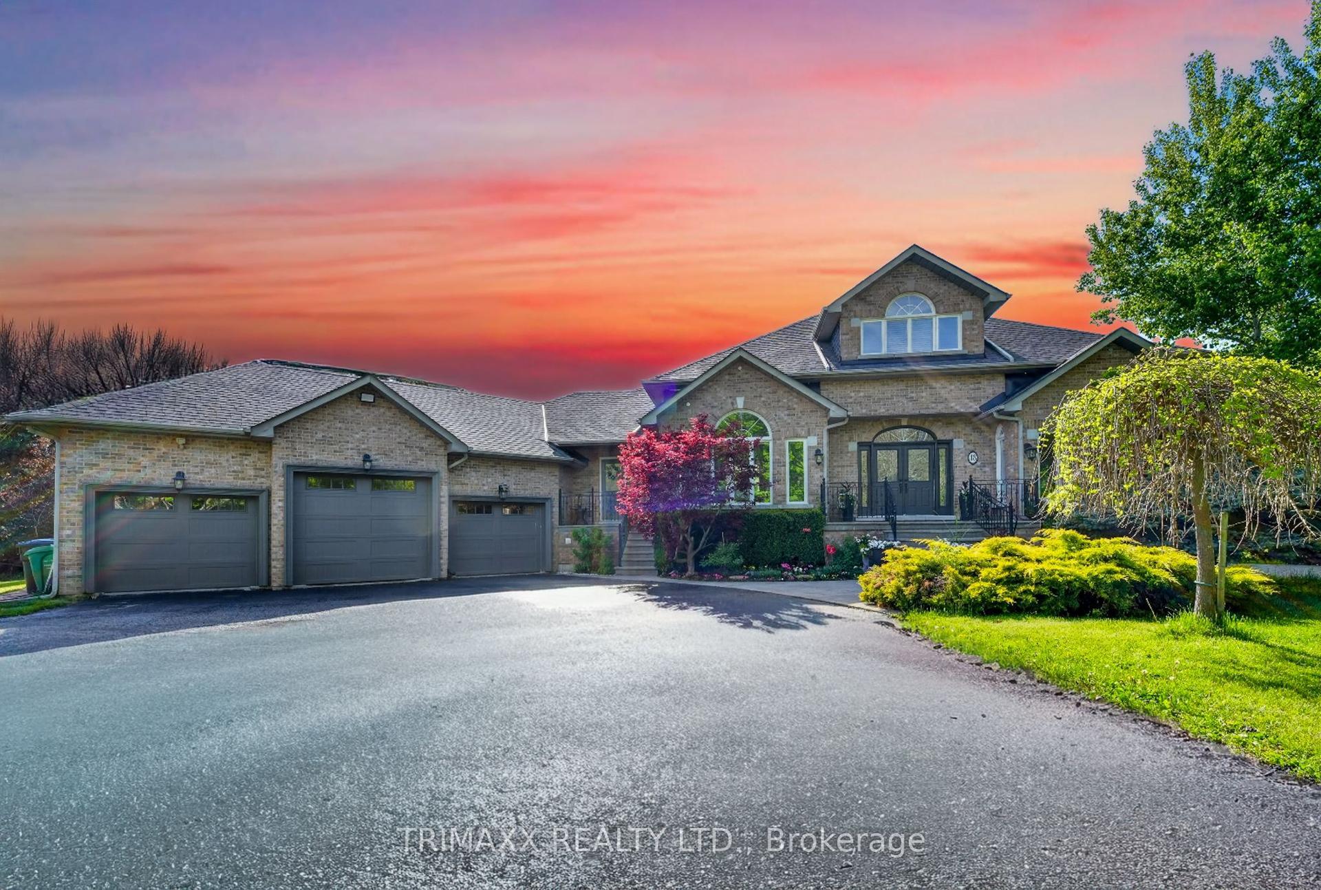 18 Walton Drive — photo 1