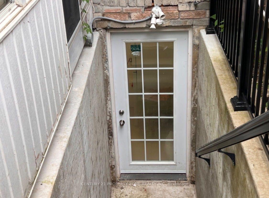 6 Roehampton Crescent W Basement #Basement , Brampton — Detached for lease, photo 1