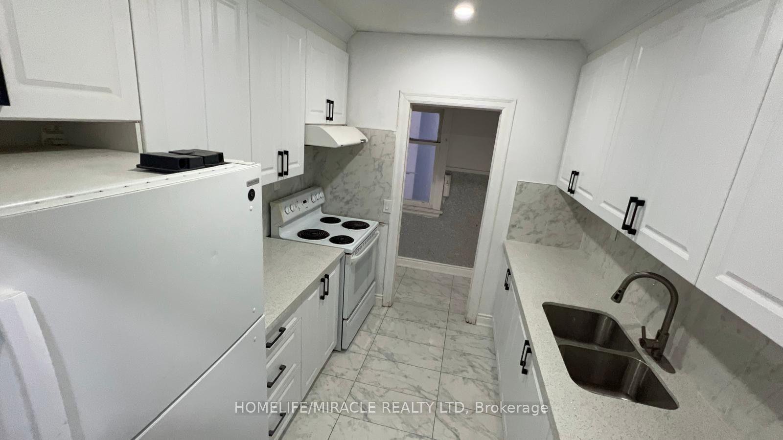 213 Queen Street W, Brampton — Detached for lease, photo 1