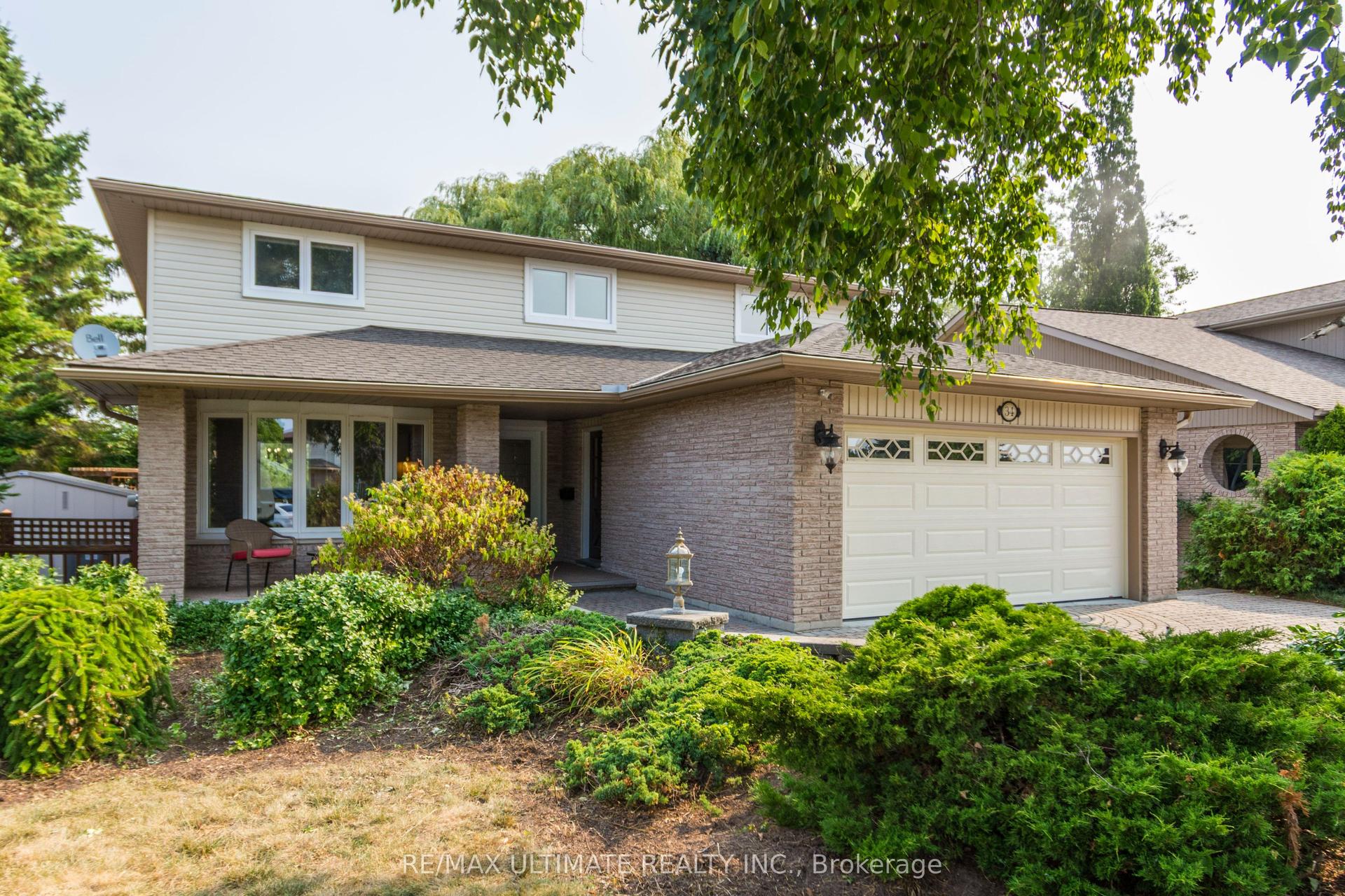 34 Briarwood Cres Crescent — photo 1