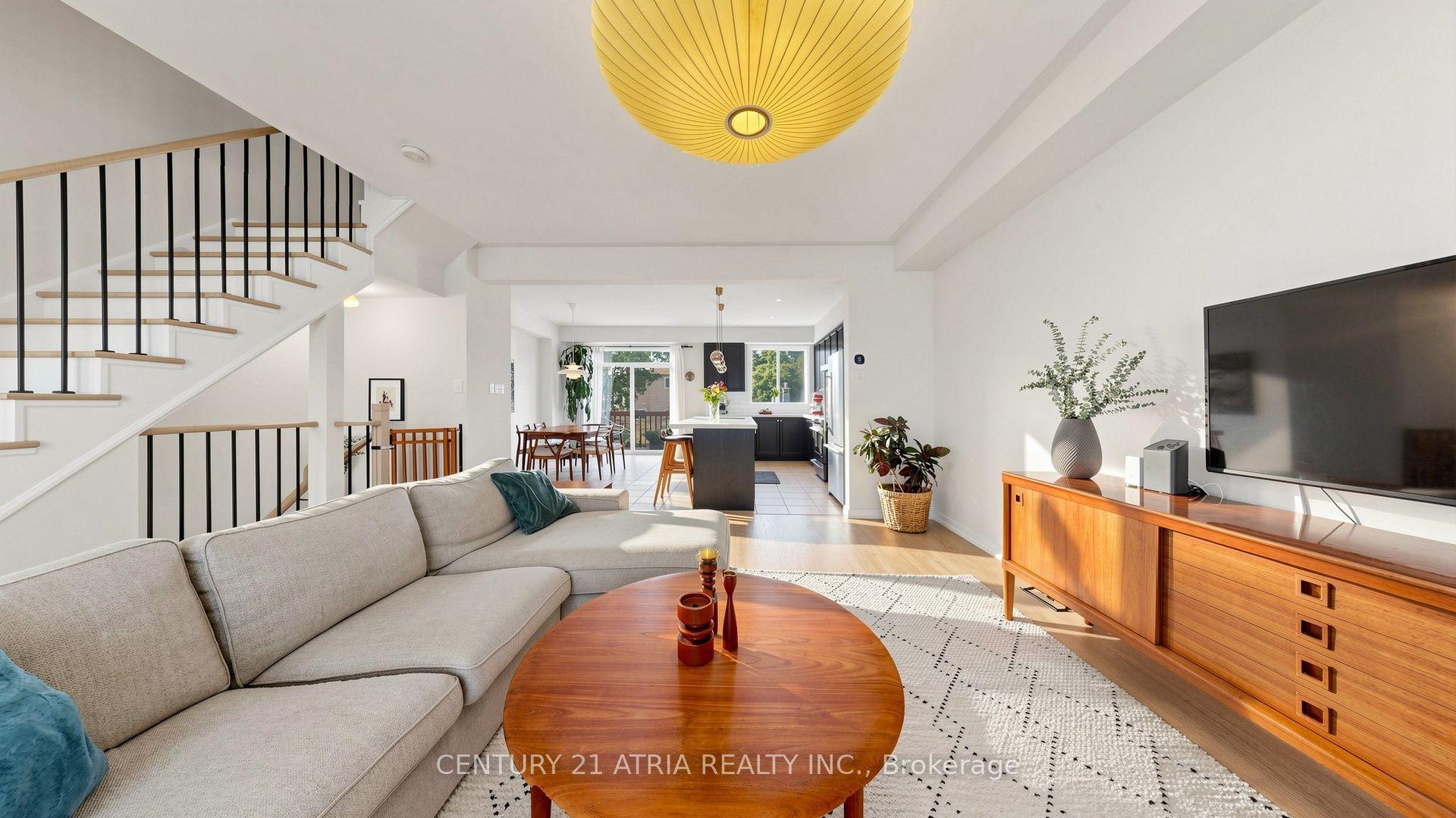 34 Curran Hall Crescent — photo 1