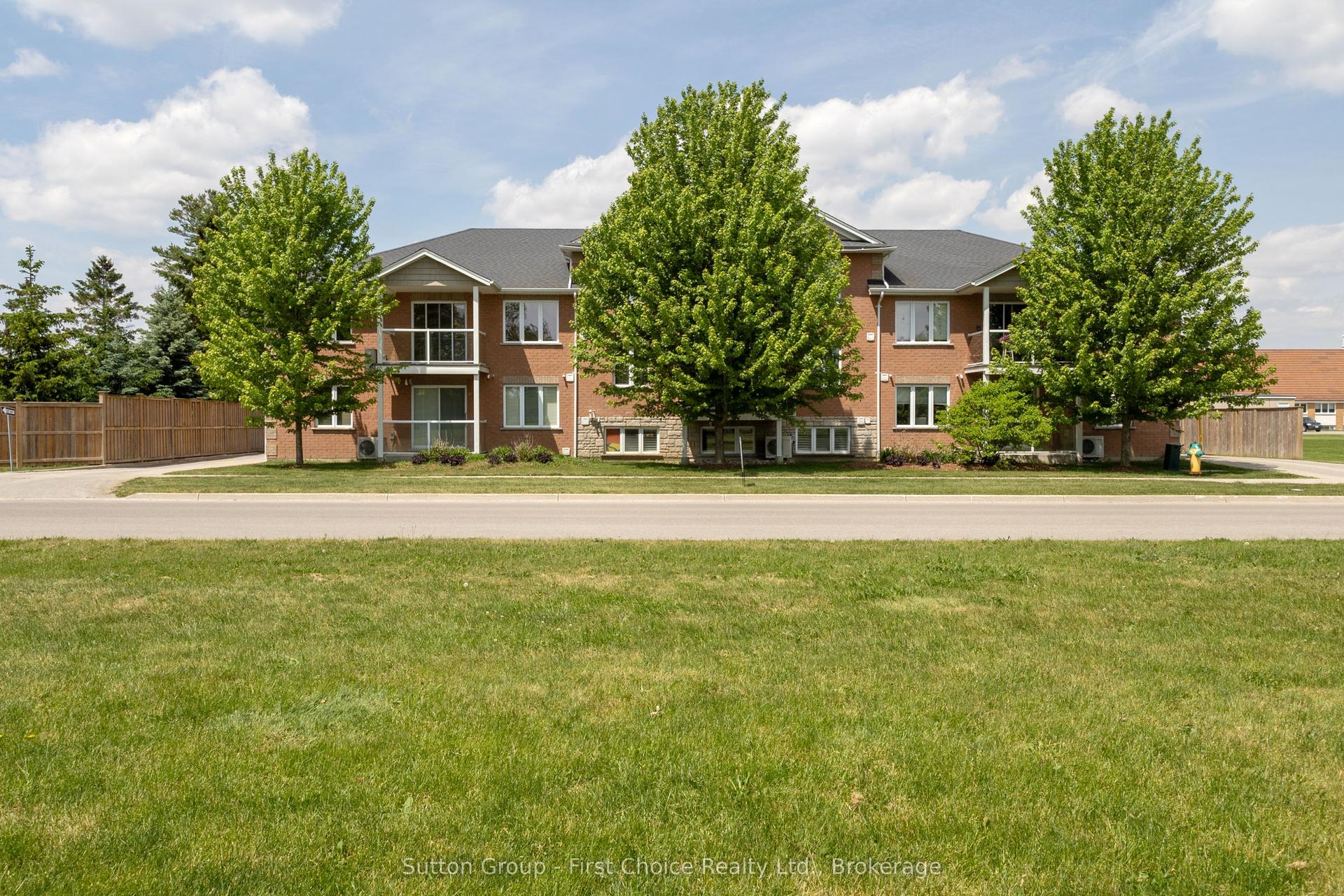 148 Borden Street 3 #3, Stratford — Condo Town for sale, photo 1