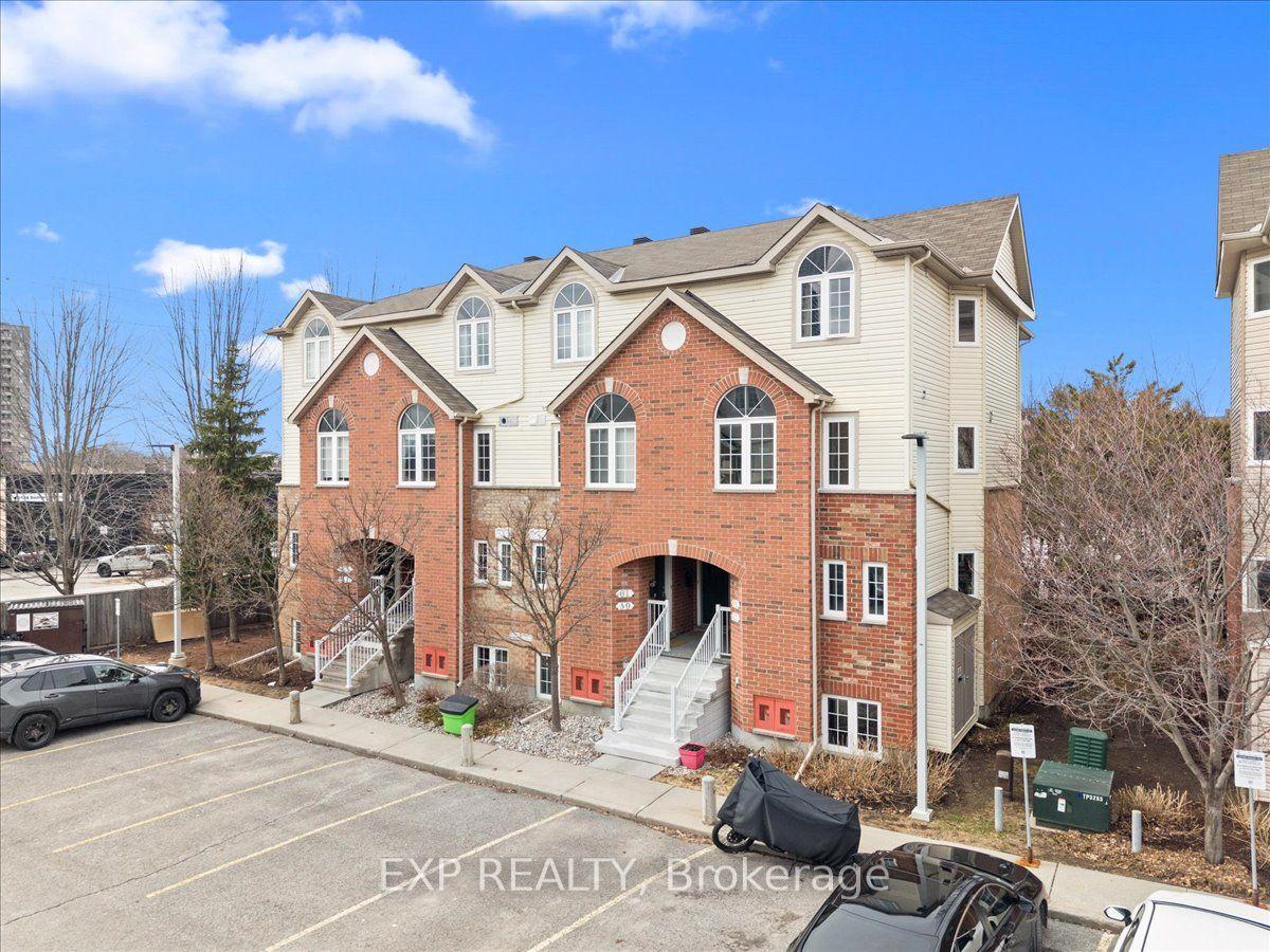 57 Steele Park Private, Cyrville - Carson Grove - Pineview — Condo Town for sale, photo 1