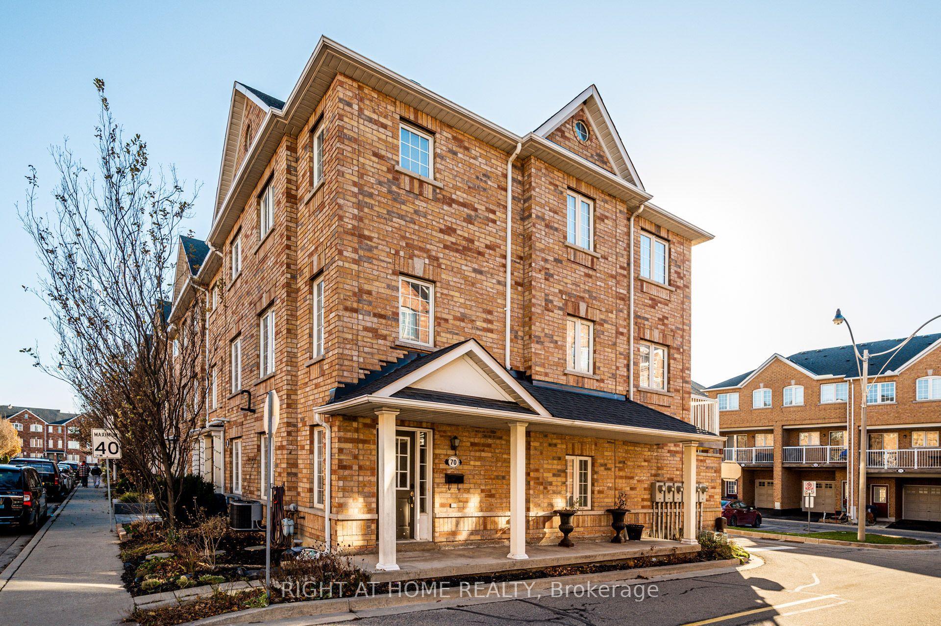 70 Birdstone Crescent, Toronto — Condo Town for lease, photo 1