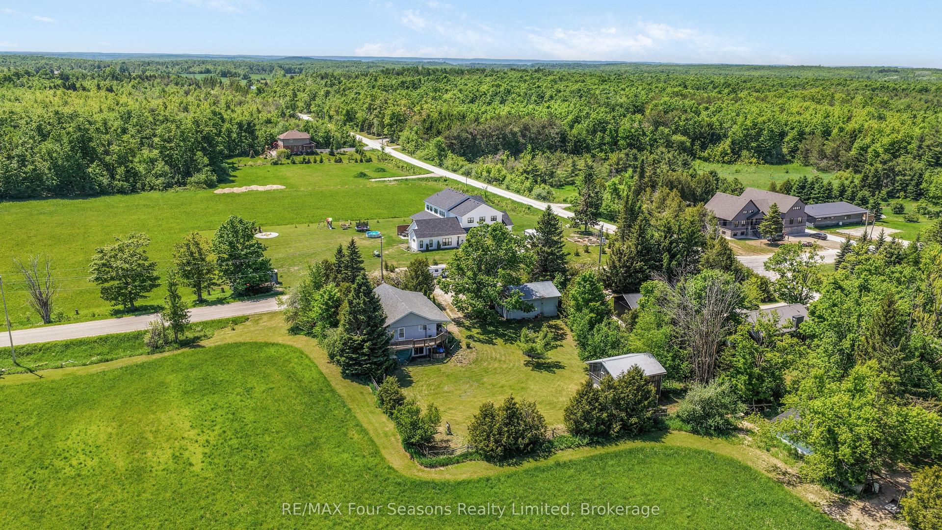 595365 4th Line, Blue Mountains — Detached for sale, photo 1