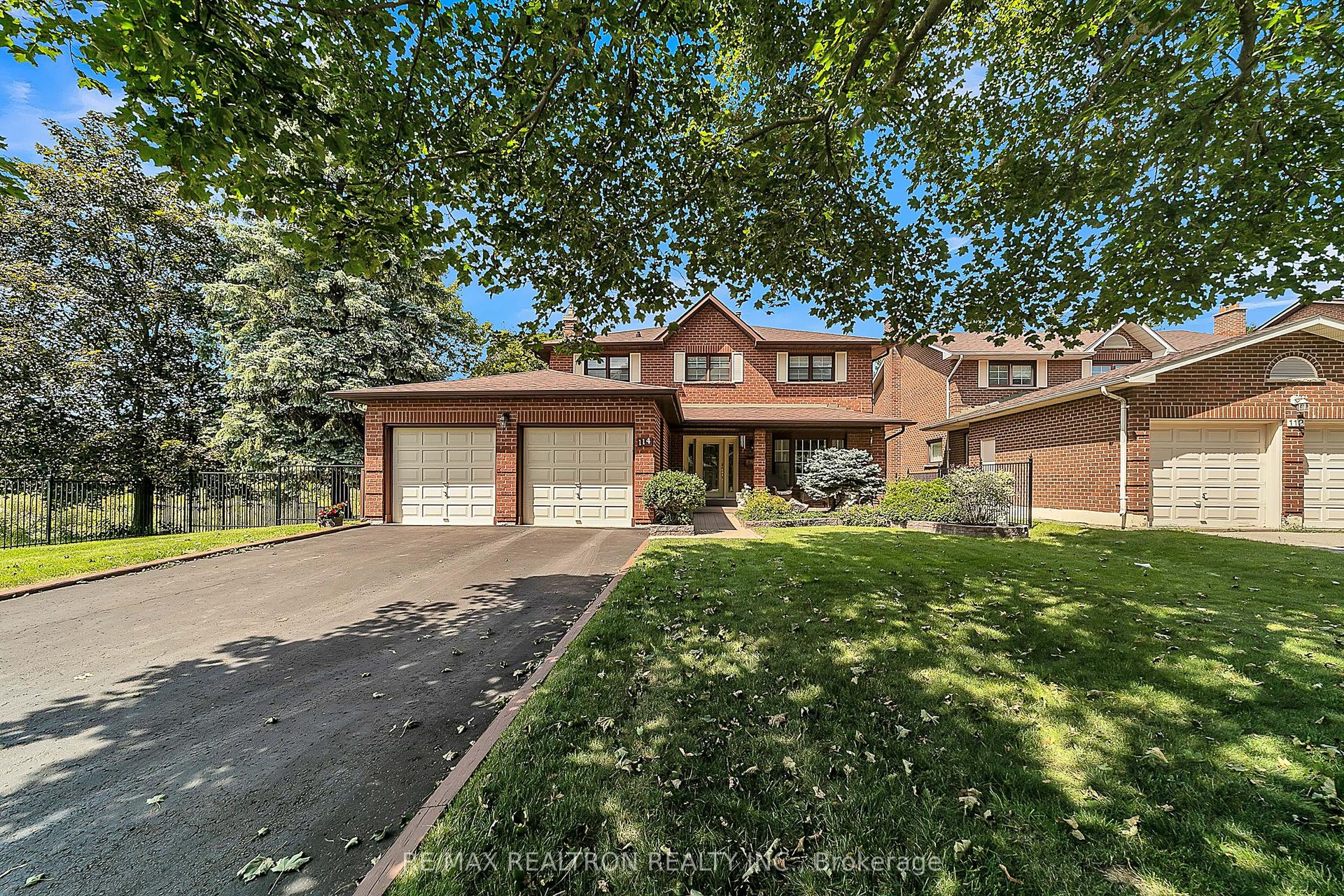 114 Golf Links Drive S, Aurora — Detached for sale, photo 1