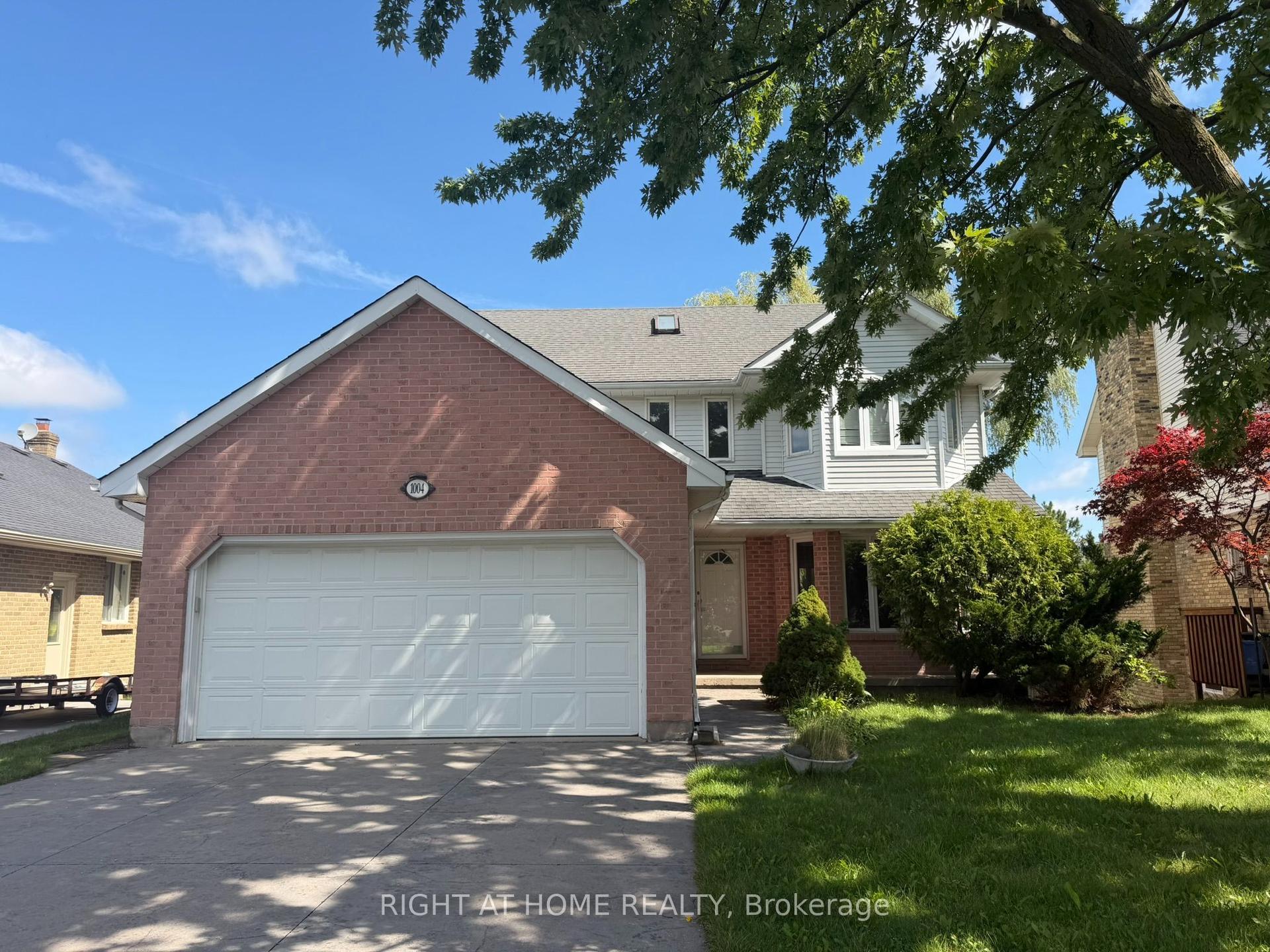 1004 ALDERSBROOK Road, London North — Detached for sale, photo 1
