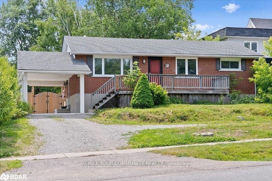 93 Westmount Drive S Lower #Lower — photo 1