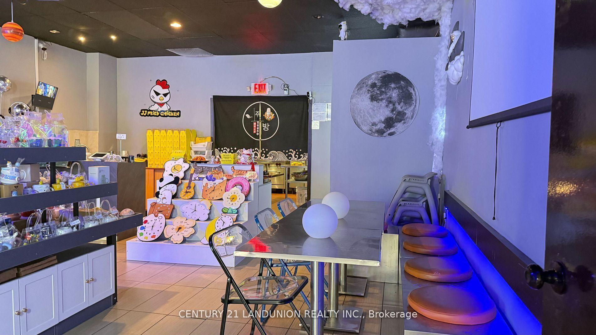 2539 Eglinton Avenue W — photo 1