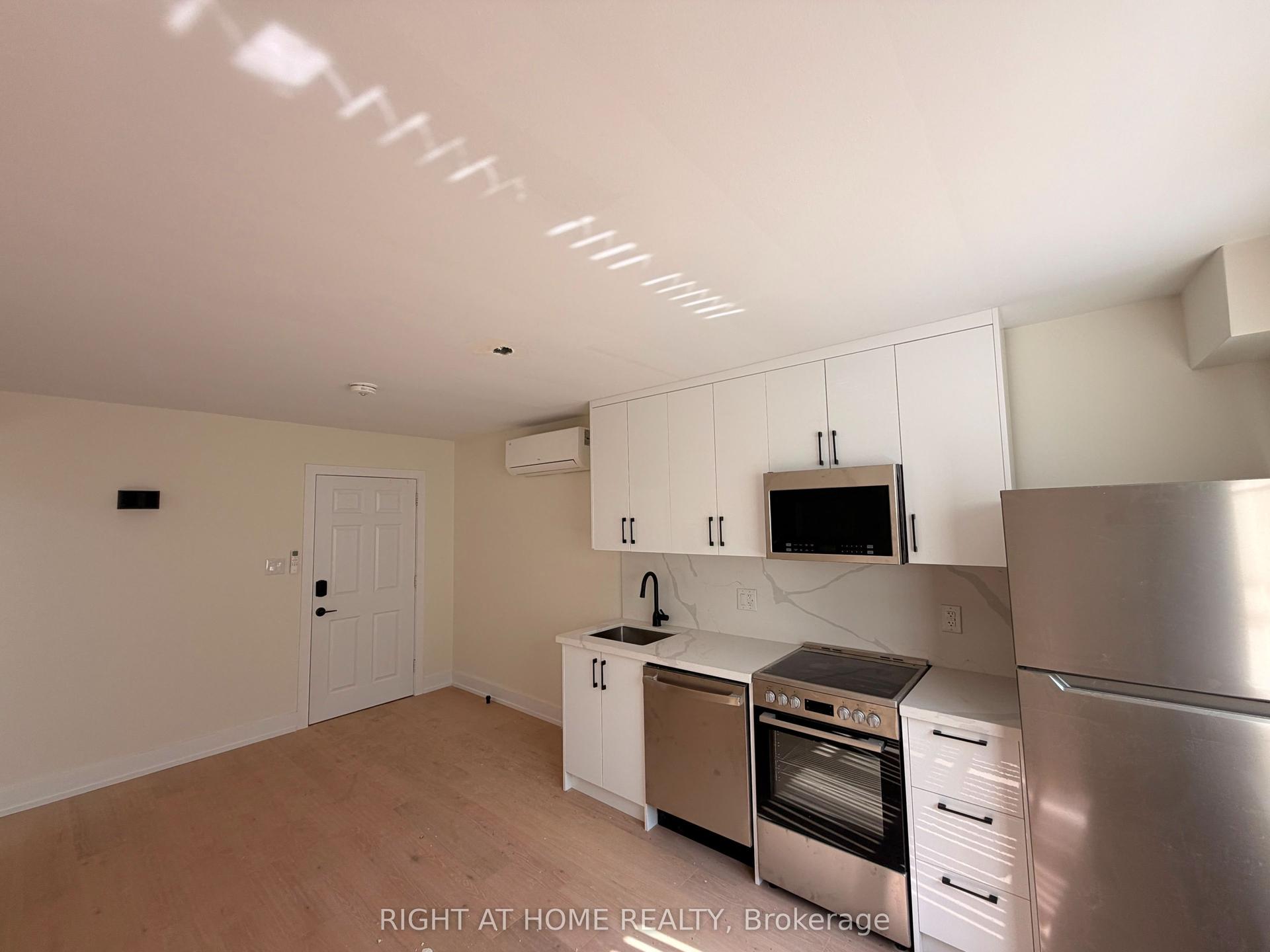 3384 Lake Shore Boulevard W 202 #202, Toronto — Multiplex for lease, photo 1