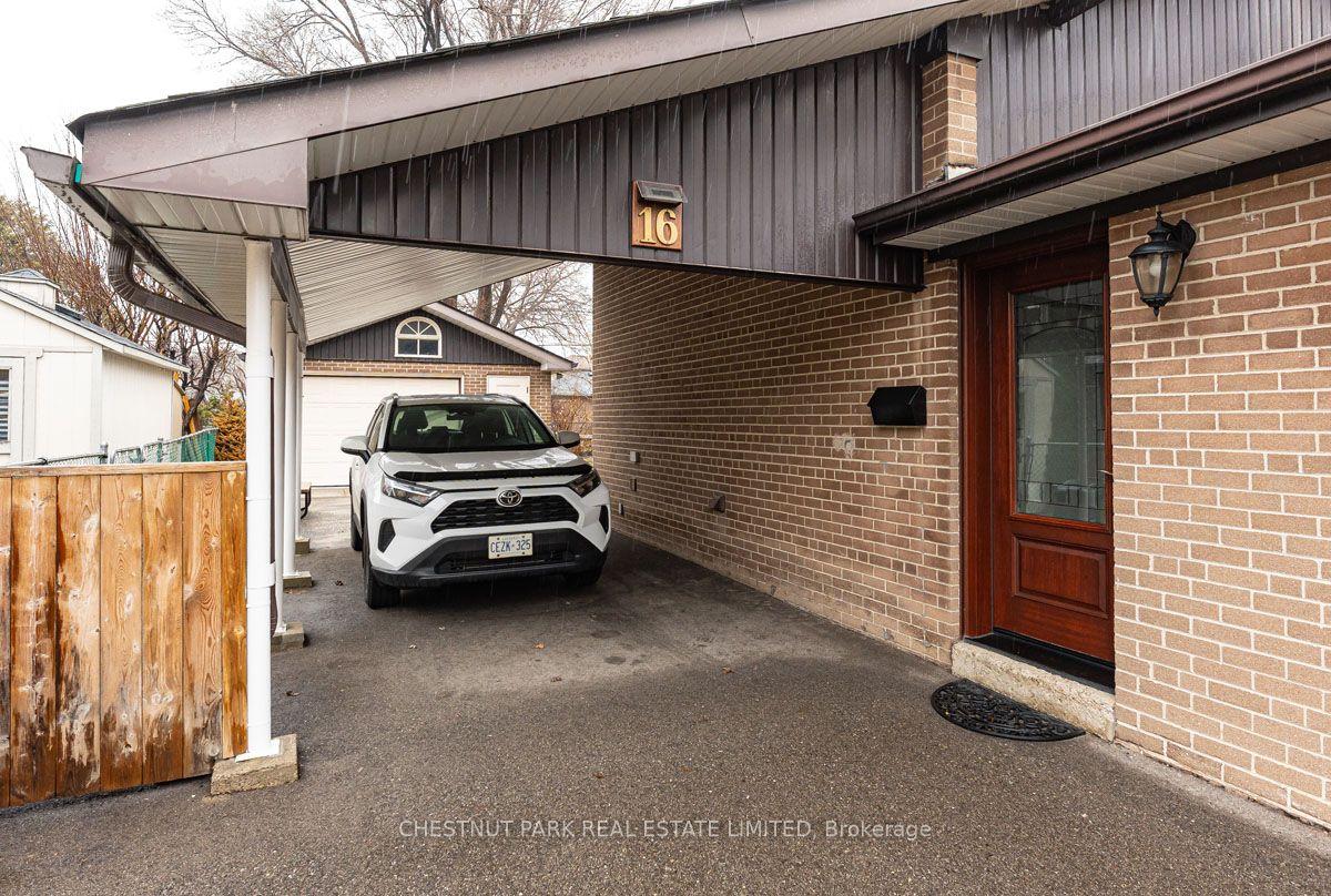 16 Vanderbrent Crescent — photo 1