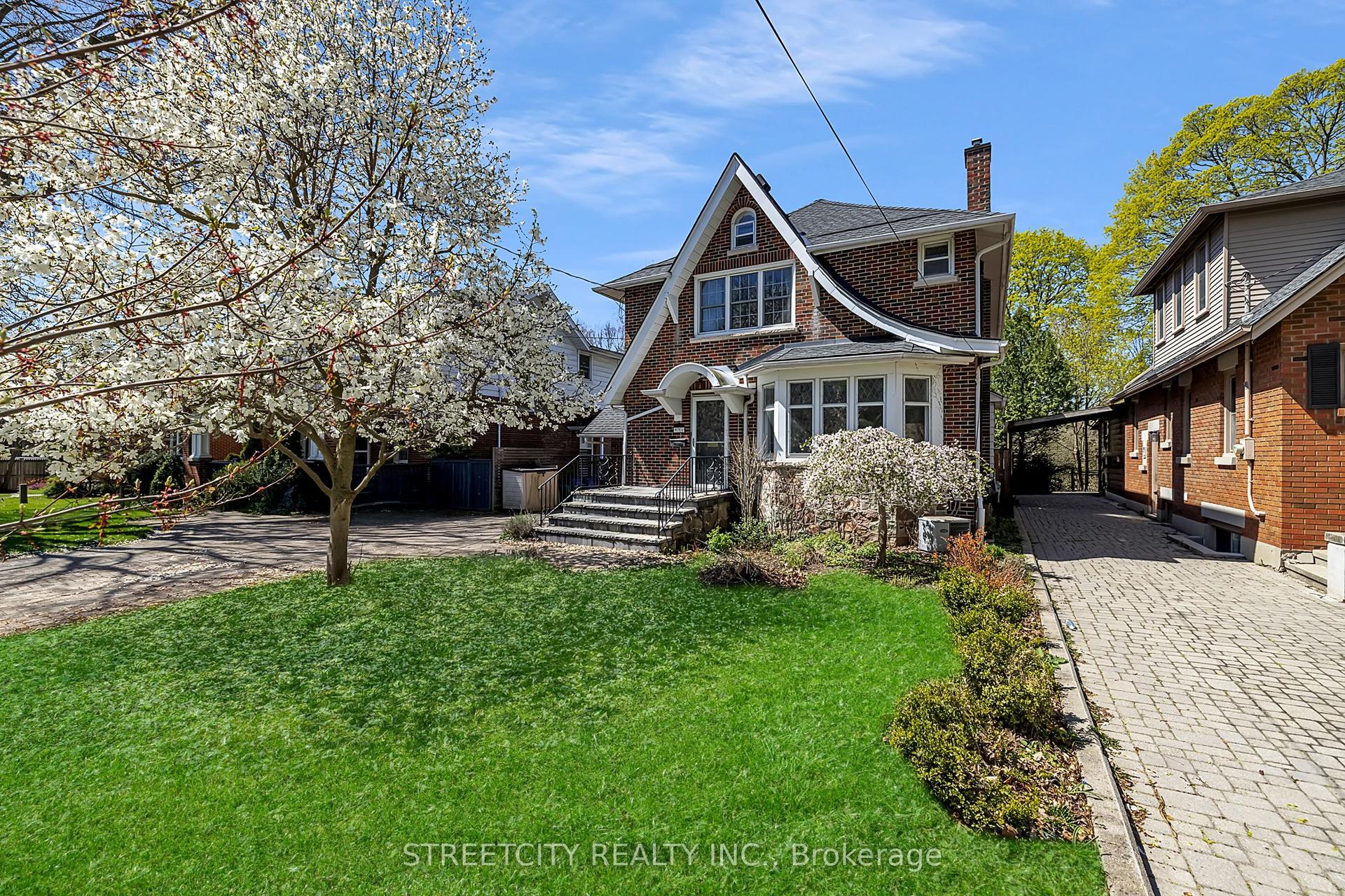 931 Waterloo Street — photo 1