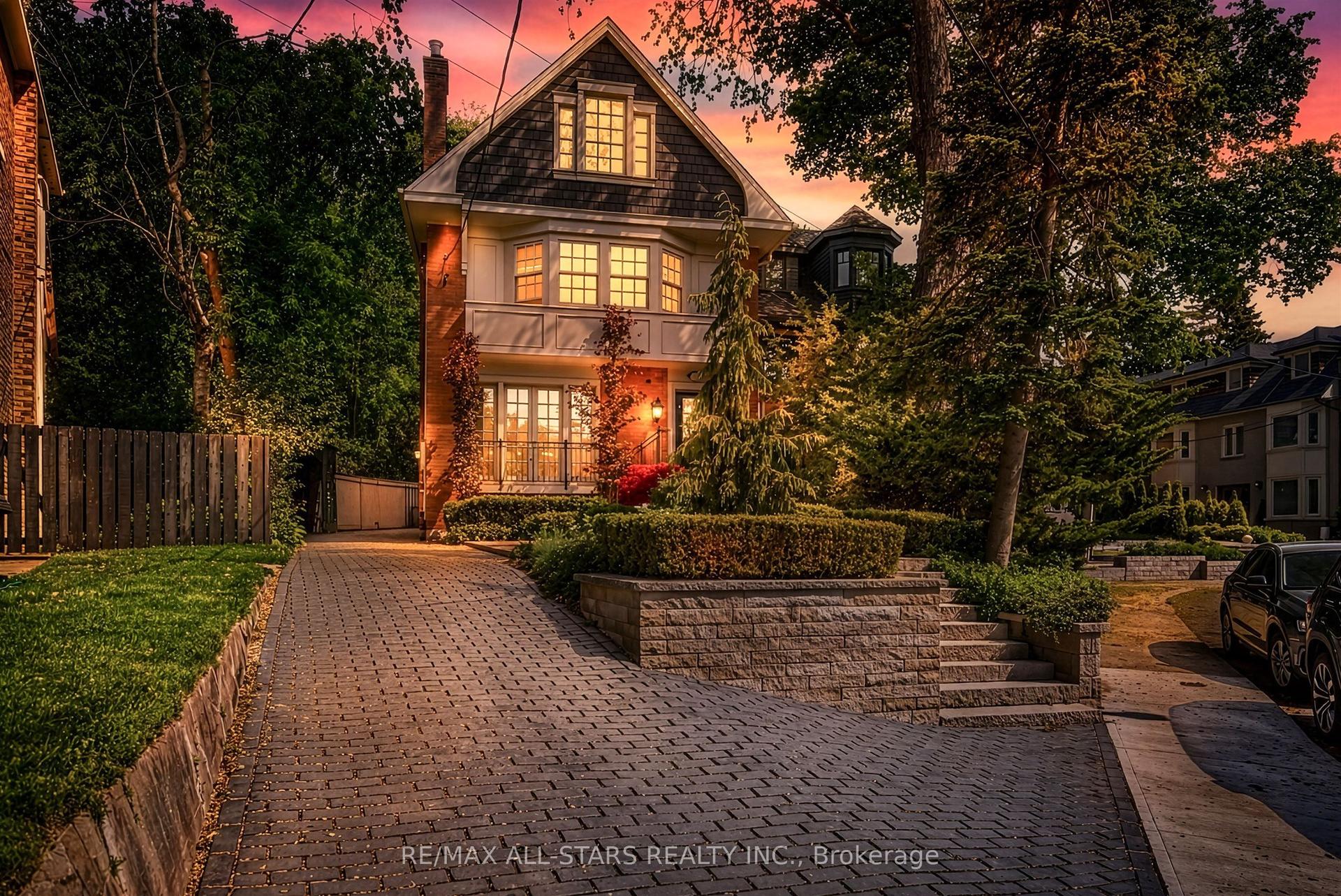 30 Edgewood Crescent — photo 1