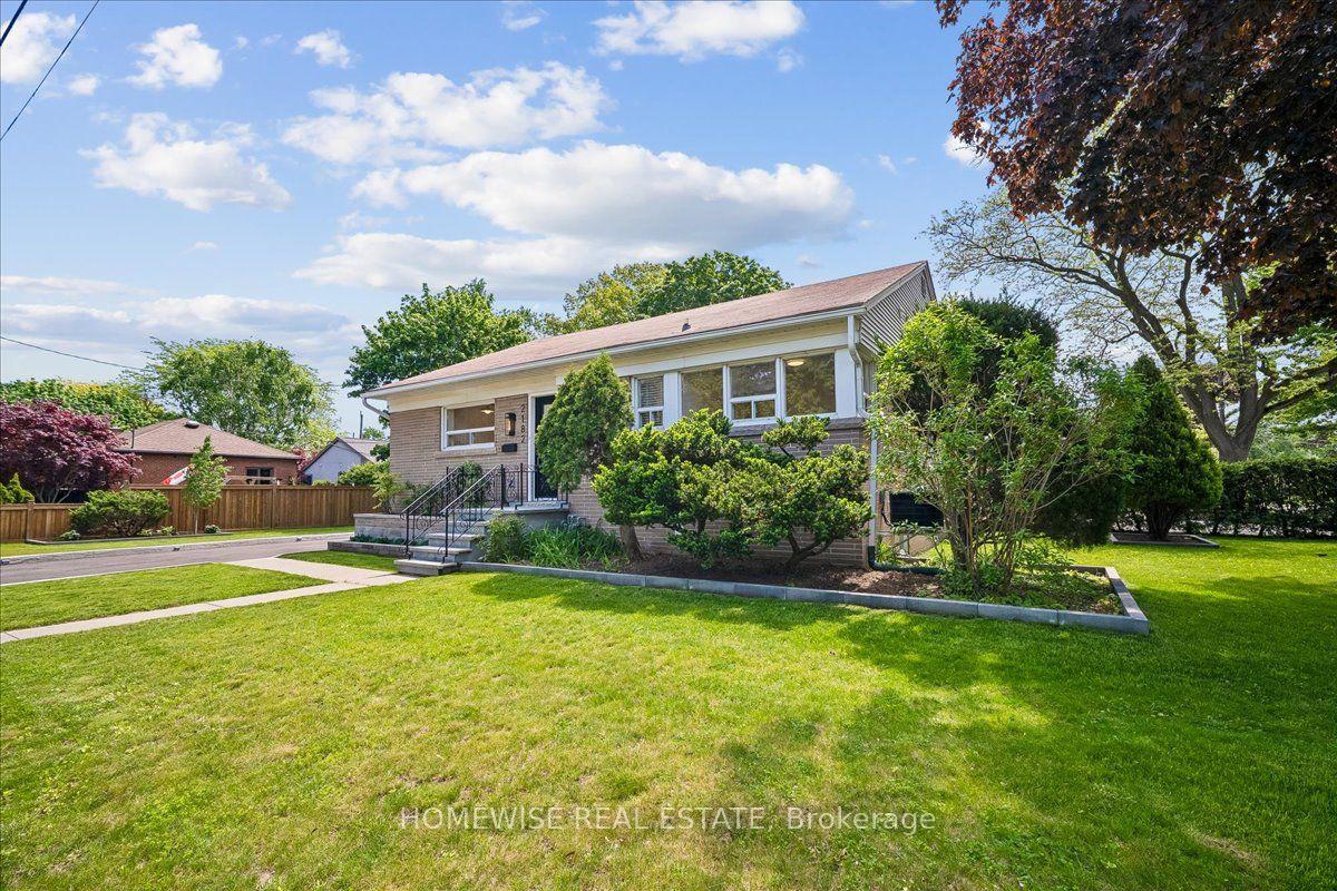 2182 Courtland Drive — photo 1