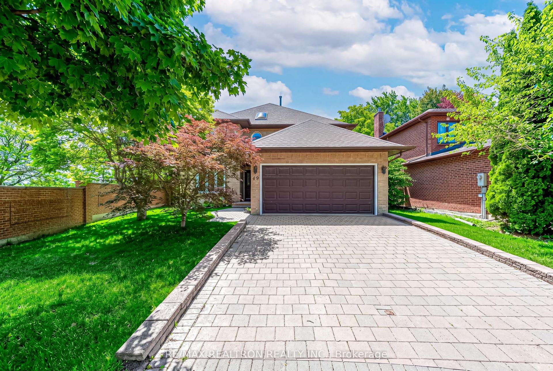 49 Somerset Crescent — photo 1