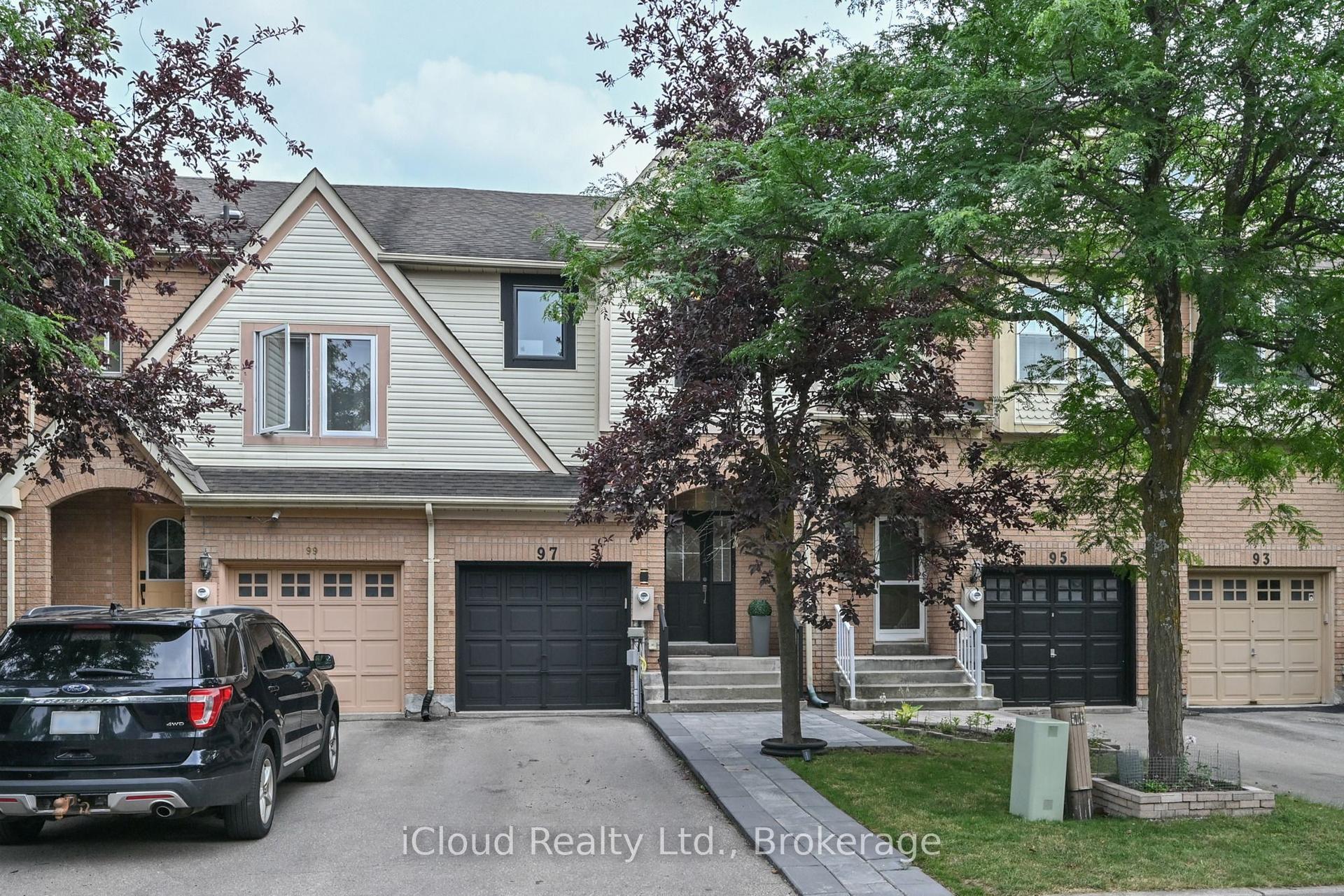 97 Mugford Road, Aurora — Townhouse for sale, photo 1