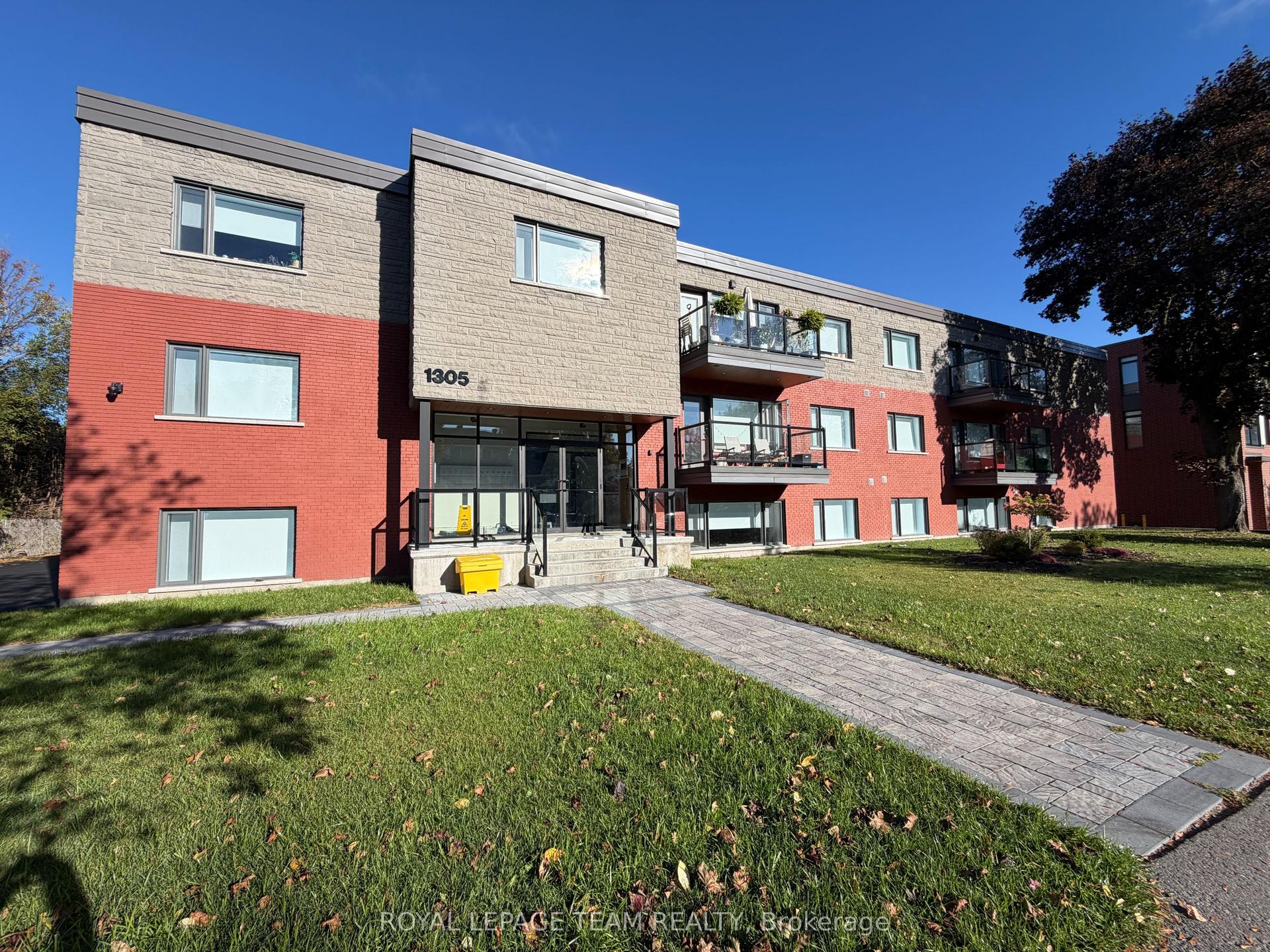 1305 Summerville Avenue 102 #102, Carlington - Central Park — Multiplex for lease, photo 1