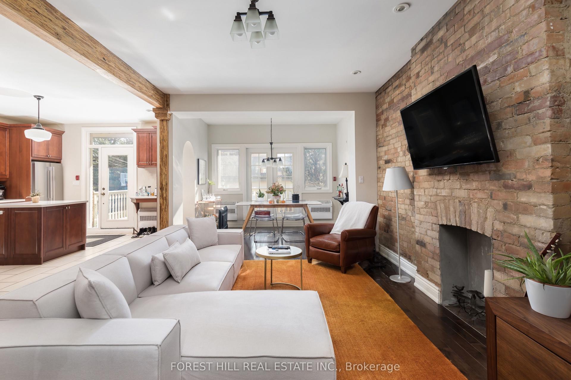 105 Balmoral Avenue, Toronto — Multiplex for sale, photo 1