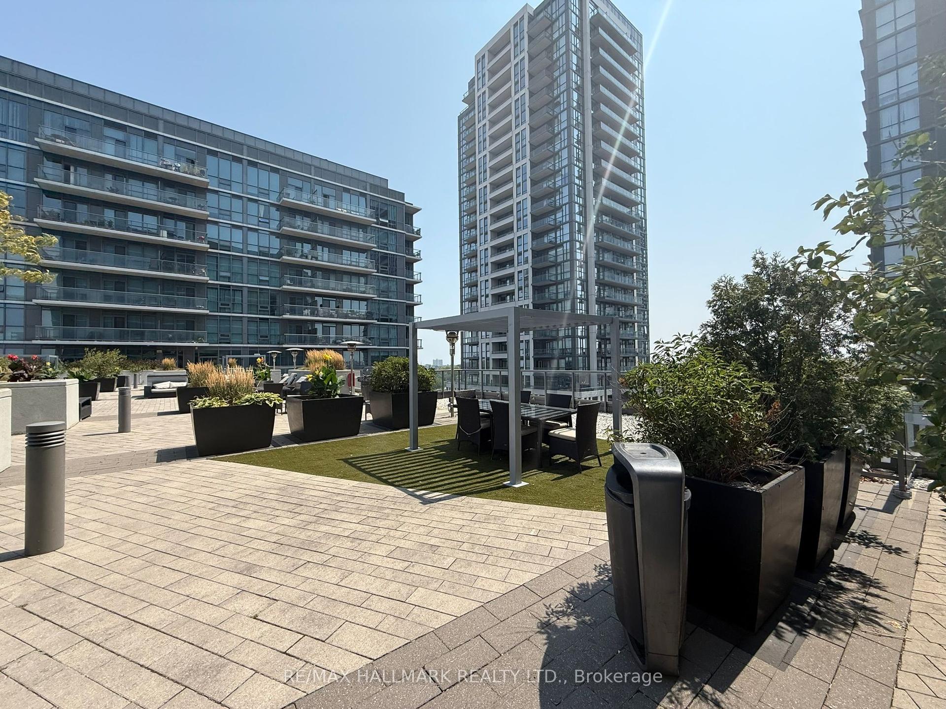 1185 The Queensway Street 1211 #1211 — photo 1