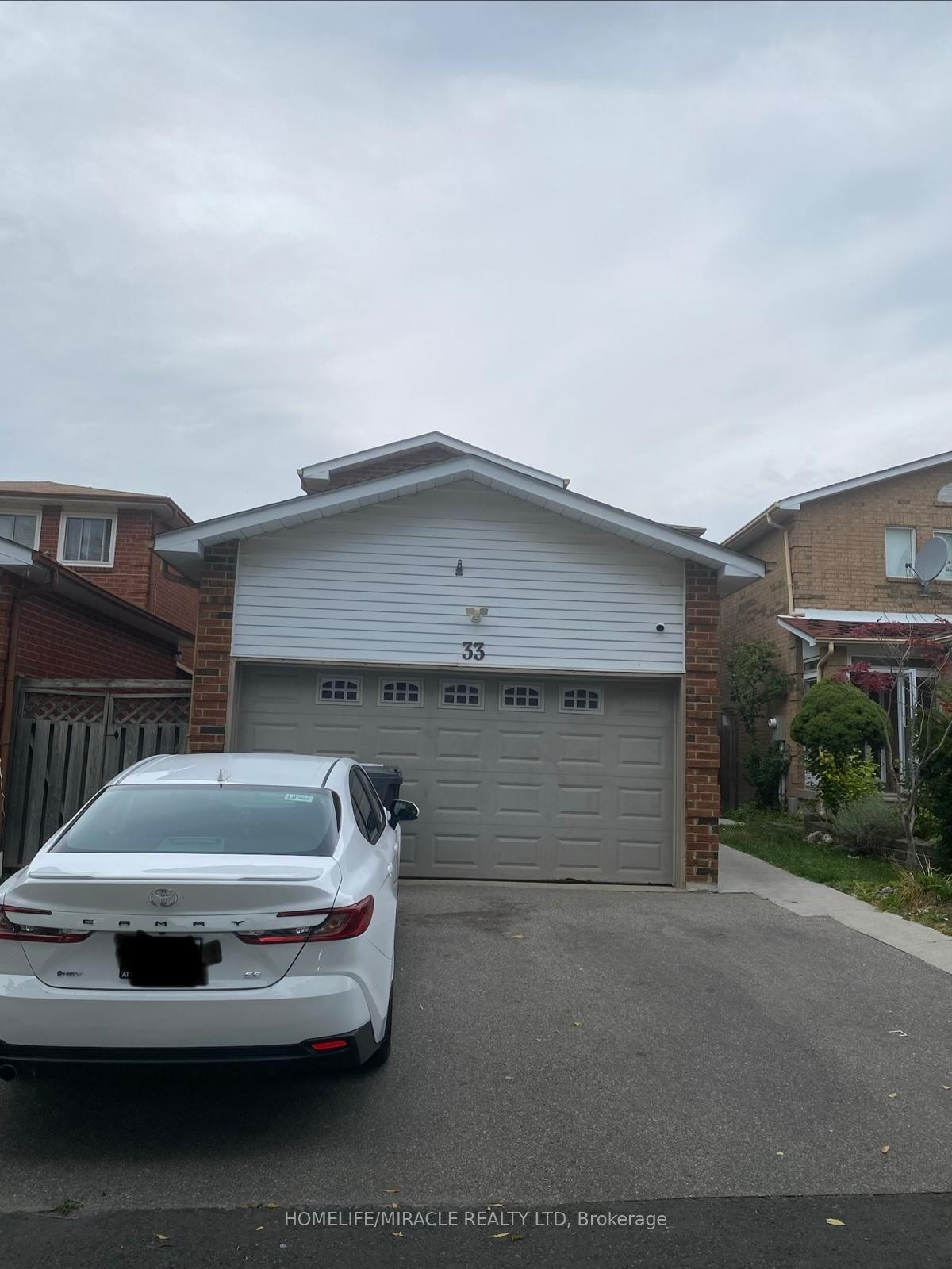 33 McGraw Avenue, Brampton — Detached for sale, photo 1
