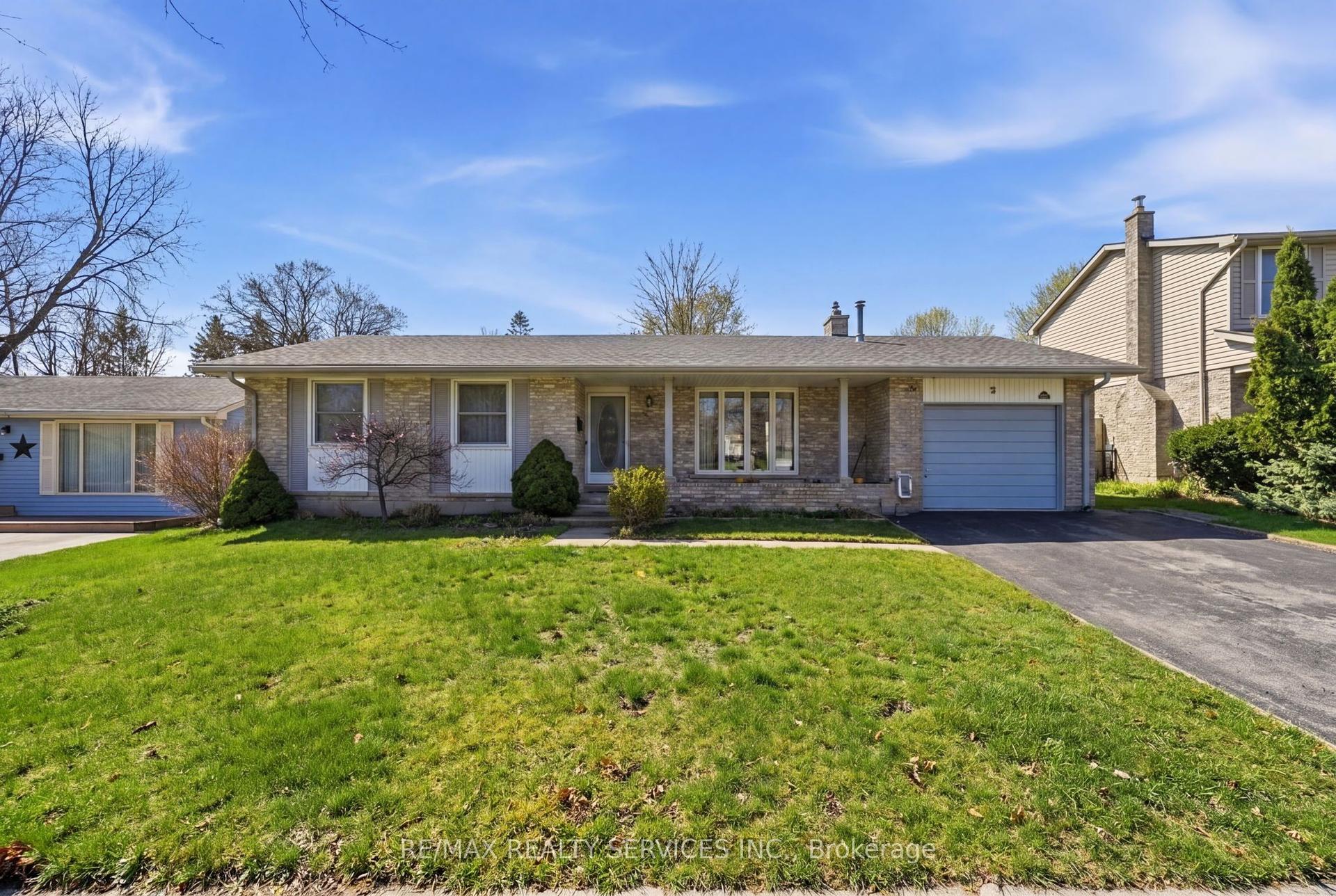 5 Chaucer Road — photo 1