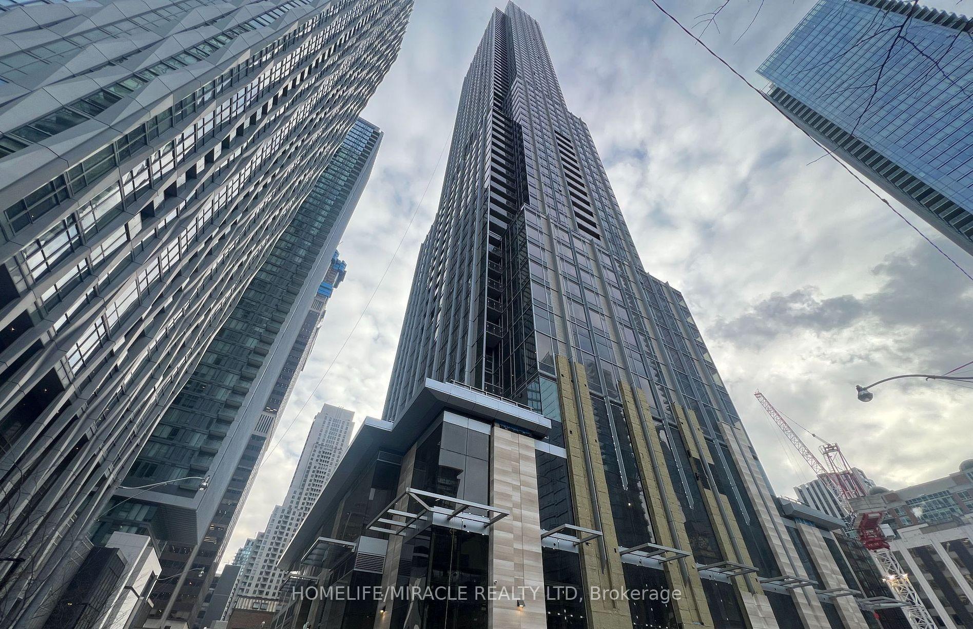 11 Yorkville Avenue 2201 #2201 — photo 1