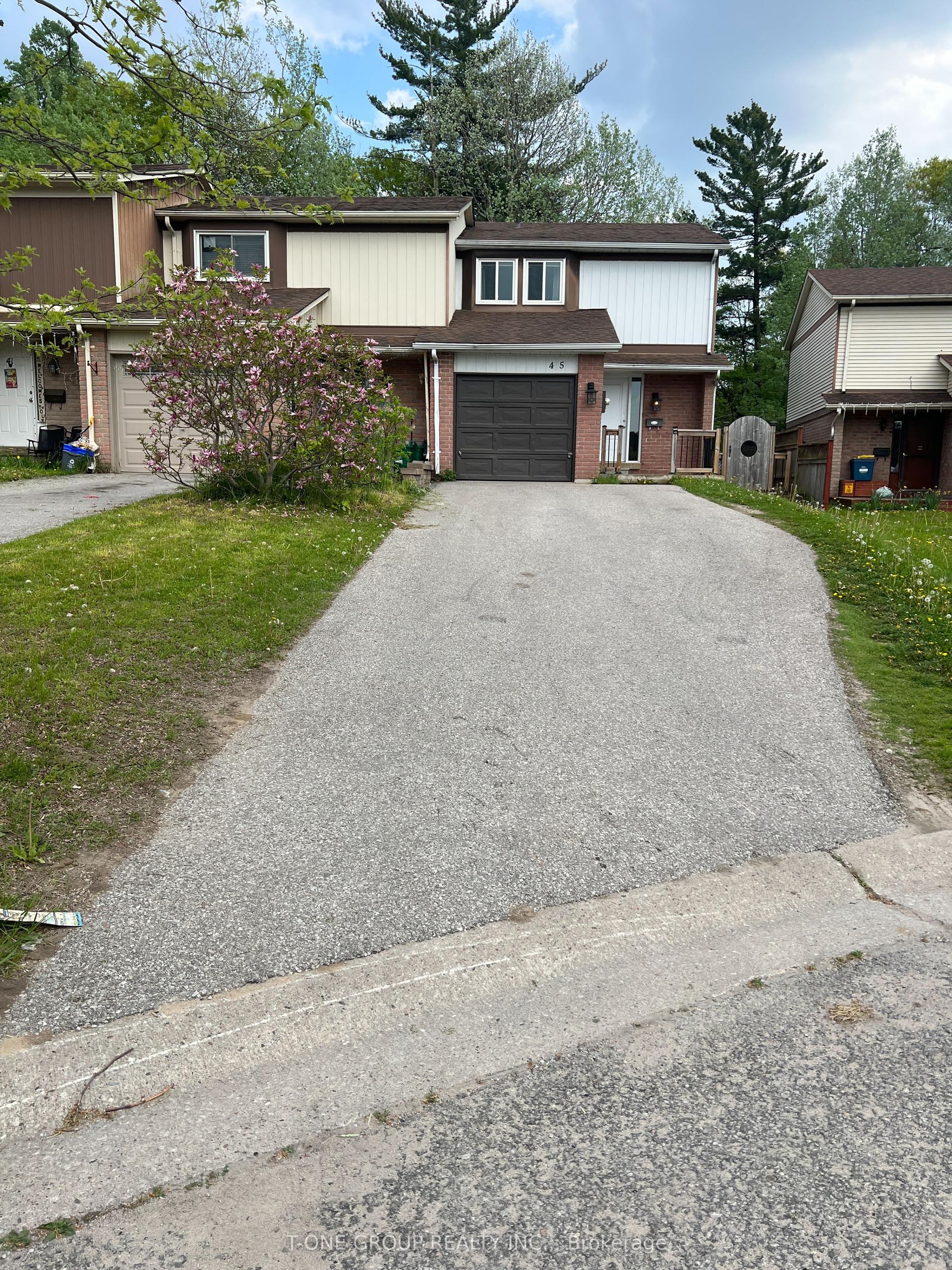 45 Burns Circle, Barrie — Townhouse for lease, photo 1