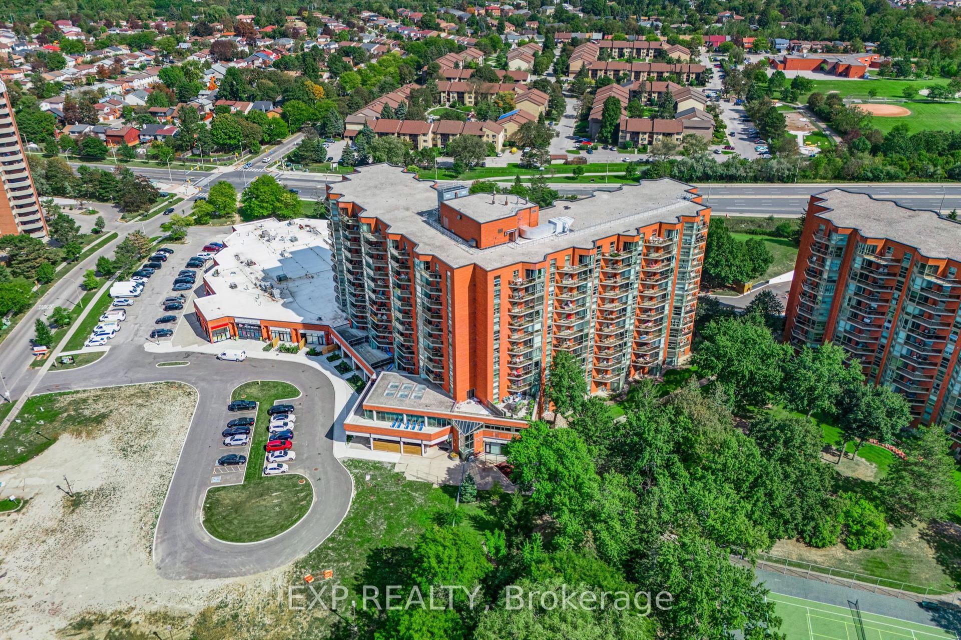 10 Dean Park Road 1108 #1108, Toronto — Condo for sale, photo 1
